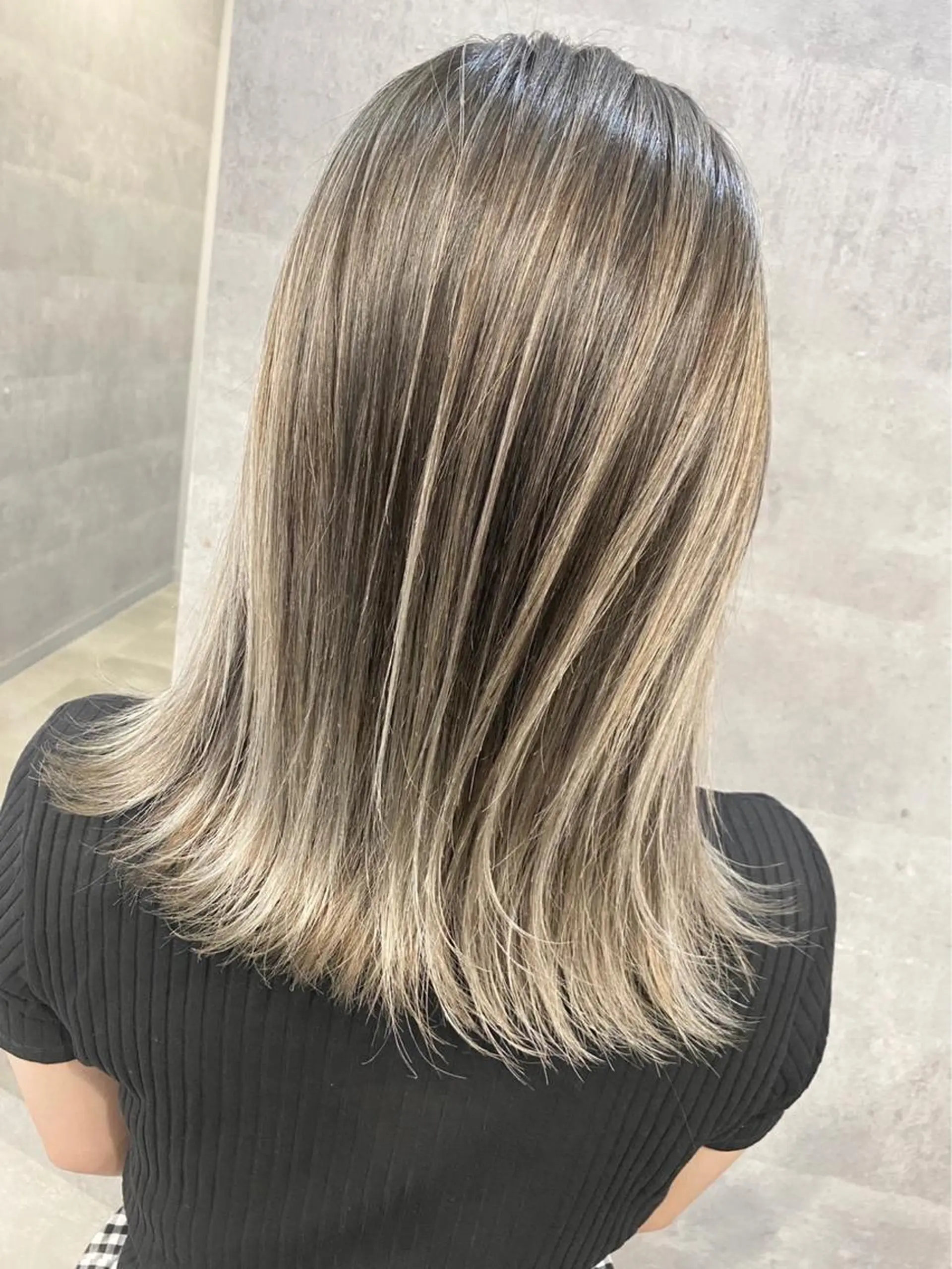 セミロング カラー Lia所属・皆木 智晴のヘアスタイル