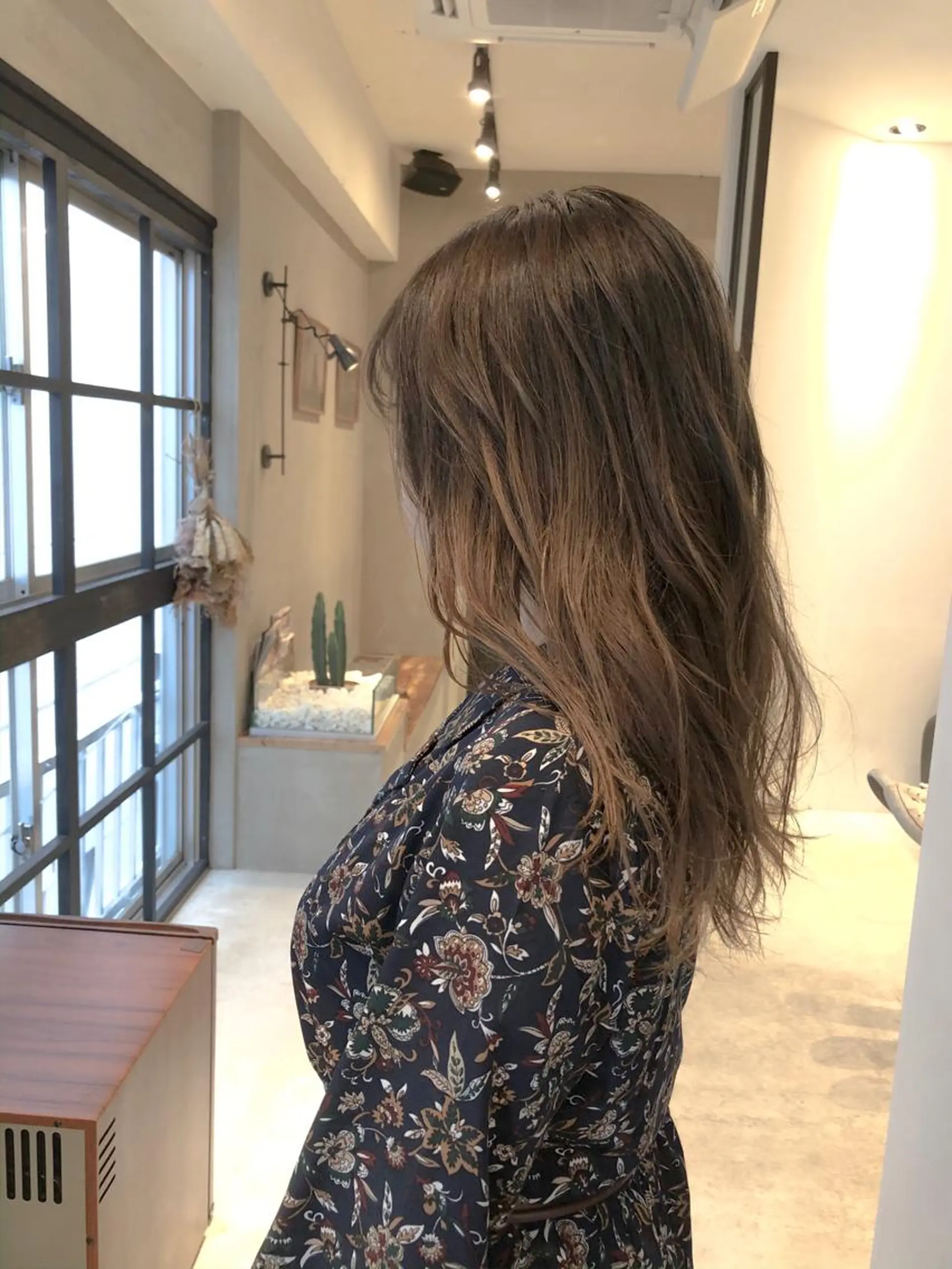 セミロング カラー ベージュカラー グラデーションカラー INTRO.by Fi-Ne所属・韓国ヘア 店長NEGIのヘアスタイル