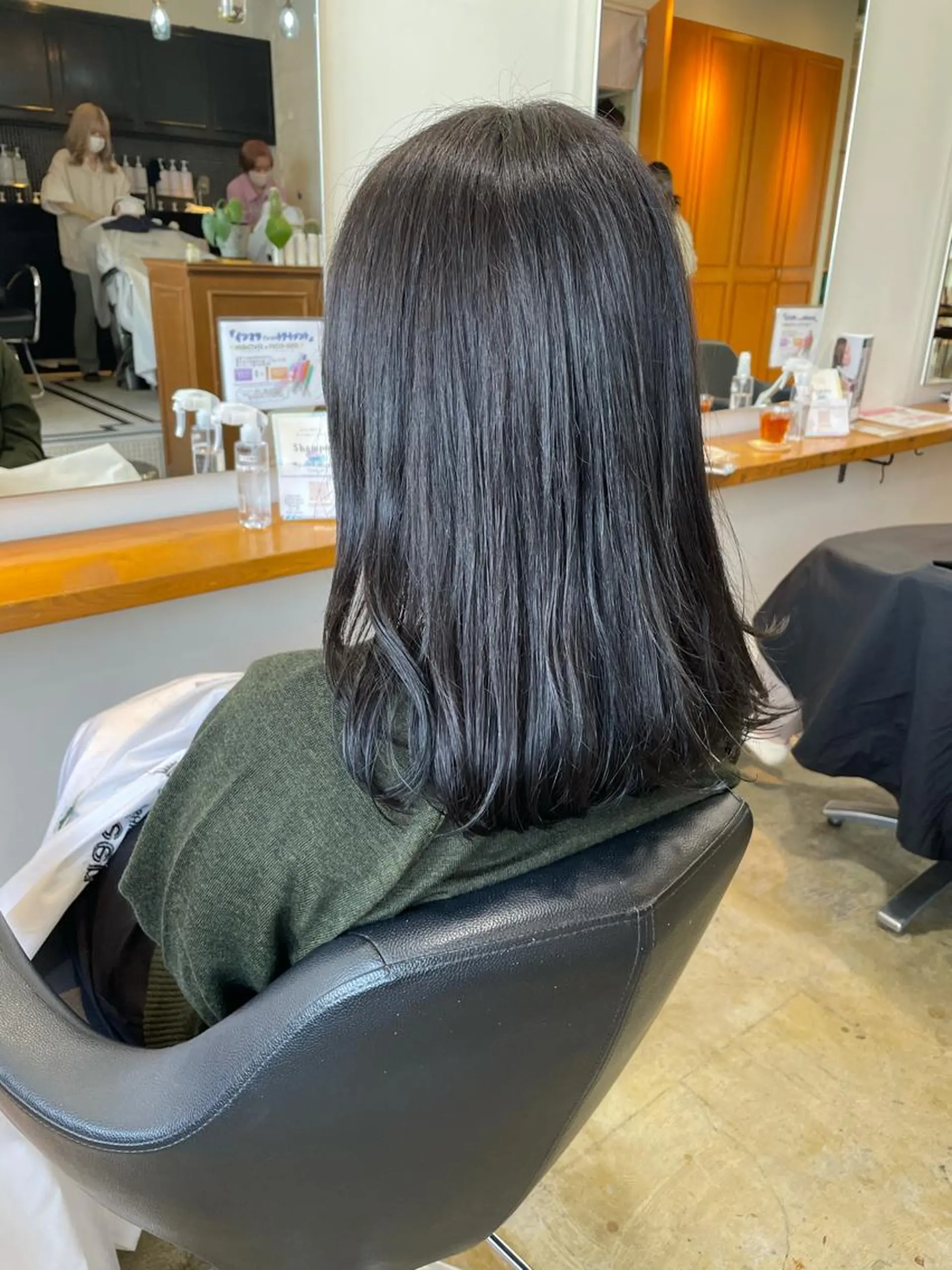 ミディアム カラー カット ヘアカラー トリートメント MIOベージュカラー 柔らかいカラーのヘアスタイル