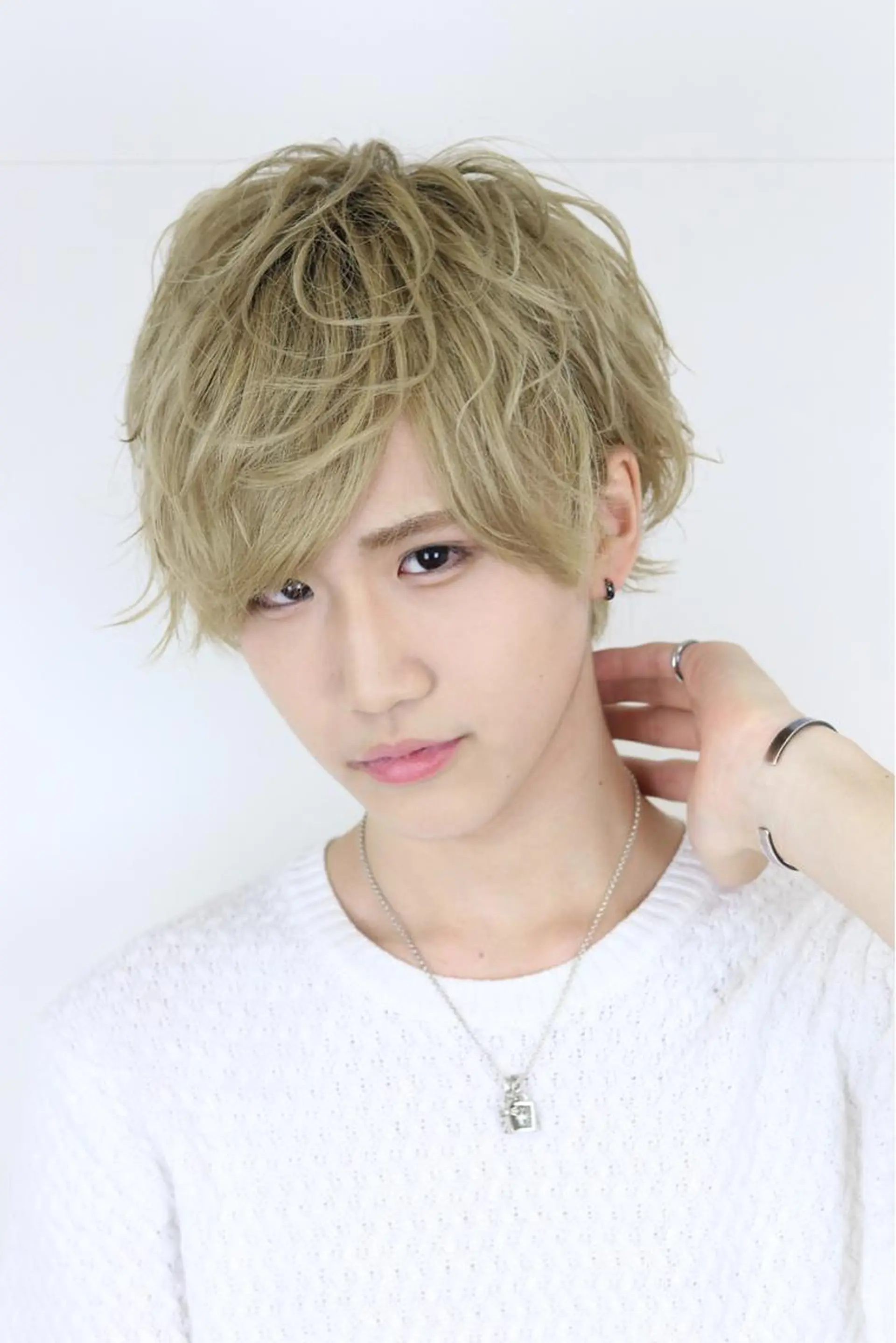 ショート メンズ 前下がりボブ メンズハイライト アッシュ ボブ ハイライト ☆est hair☆ 新宿ナプラスタジオのヘアスタイル