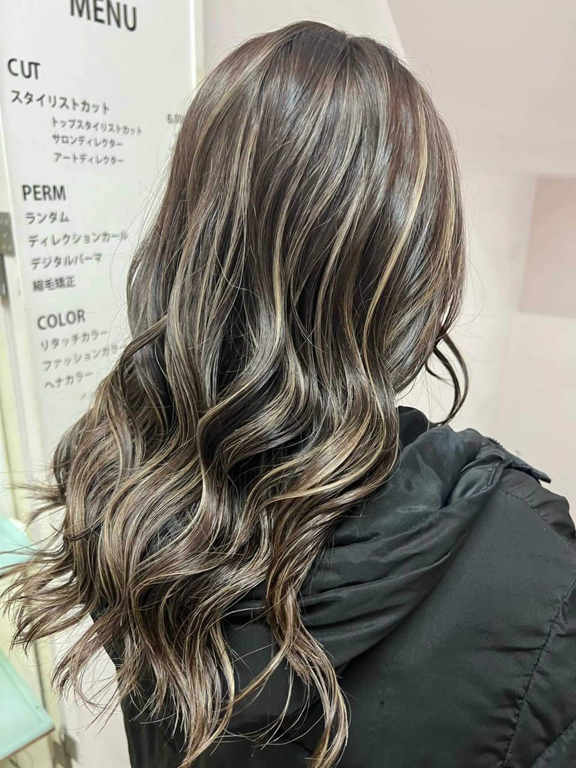 セミロング ハイライト ヘアカラー 🇺🇸ハイライト特 化美容師🇺🇸漆沢のヘアスタイル