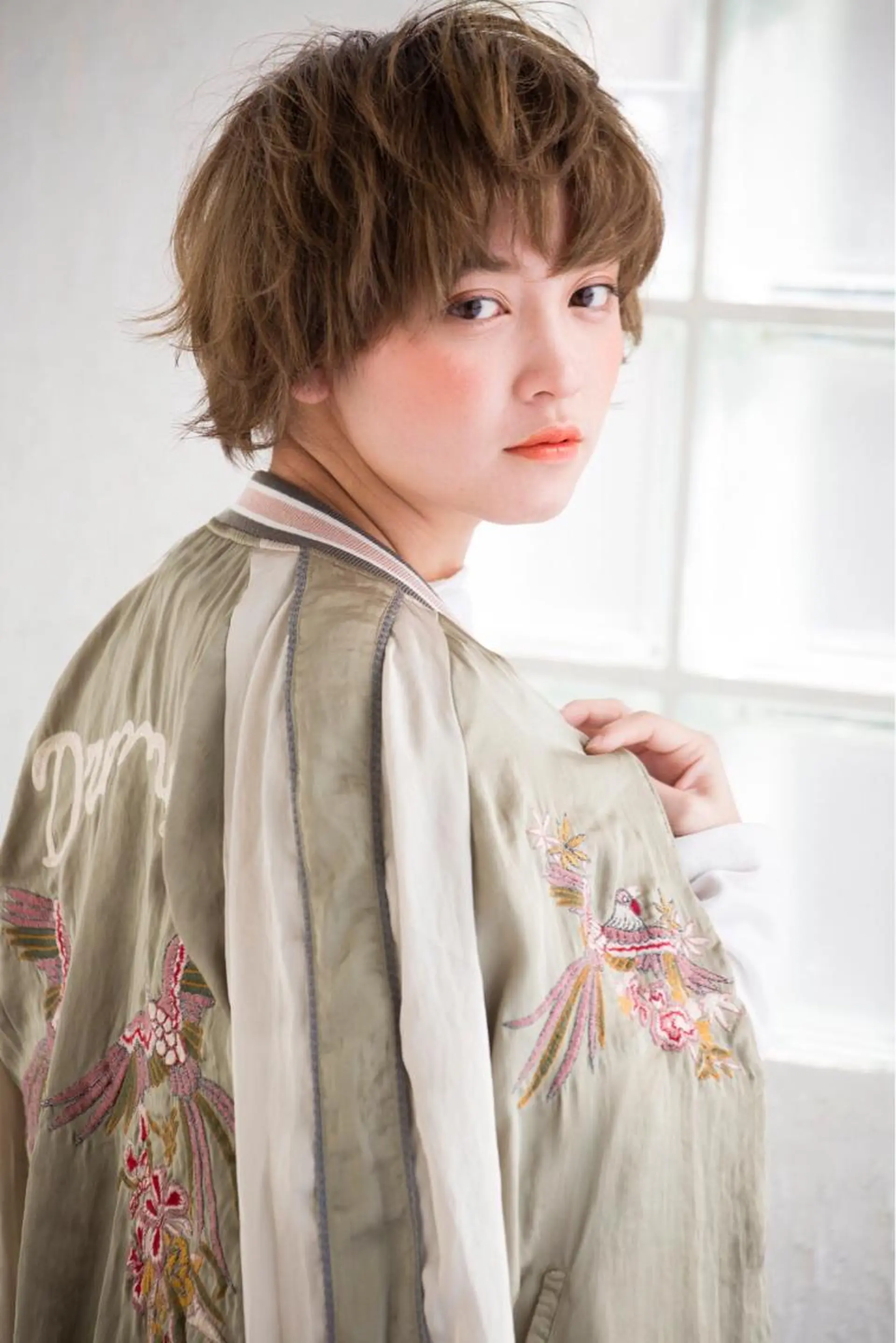 ショート カラー パーマ シンプル+αな デザインを 松崎陸のヘアスタイル