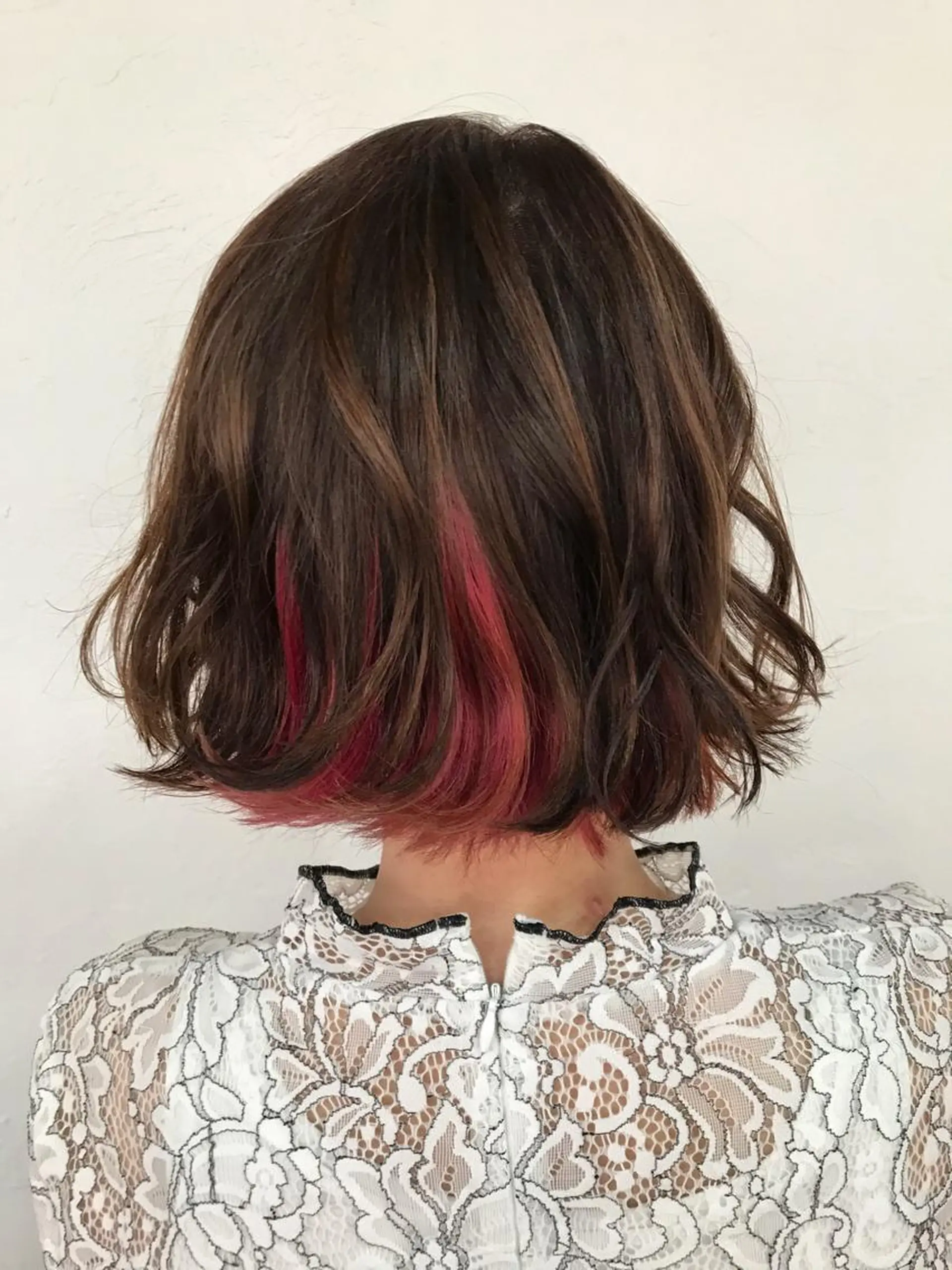 ショート カラー インナーカラー ピンクカラー 伊藤 優希のヘアスタイル