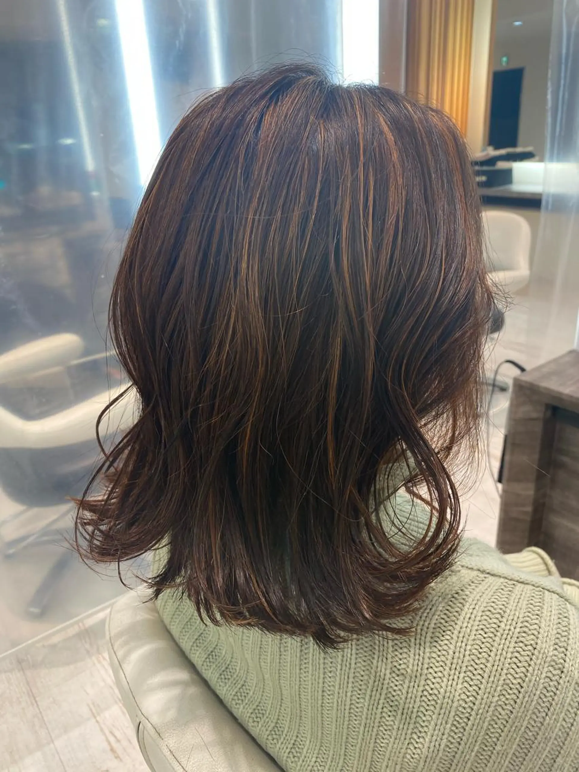 ミディアム カラー ベージュカラー ハイライトカラー オレンジ オレンジベージュ ハイライト ベージュ/インナー カラー🤍Rieのヘアスタイル