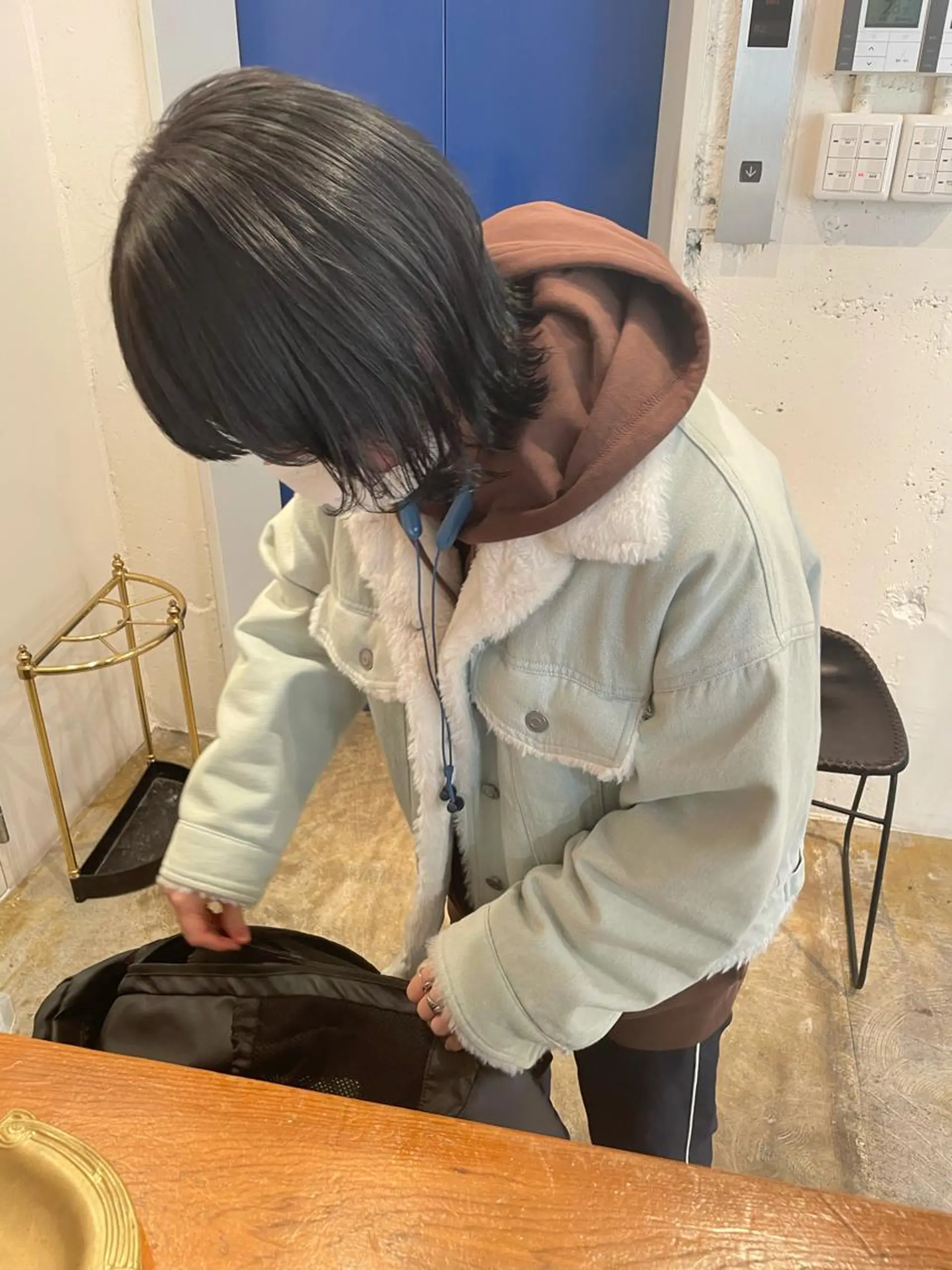 ミディアム カラー カット ヘアカラー トリートメント MIOベージュカラー 柔らかいカラーのヘアスタイル