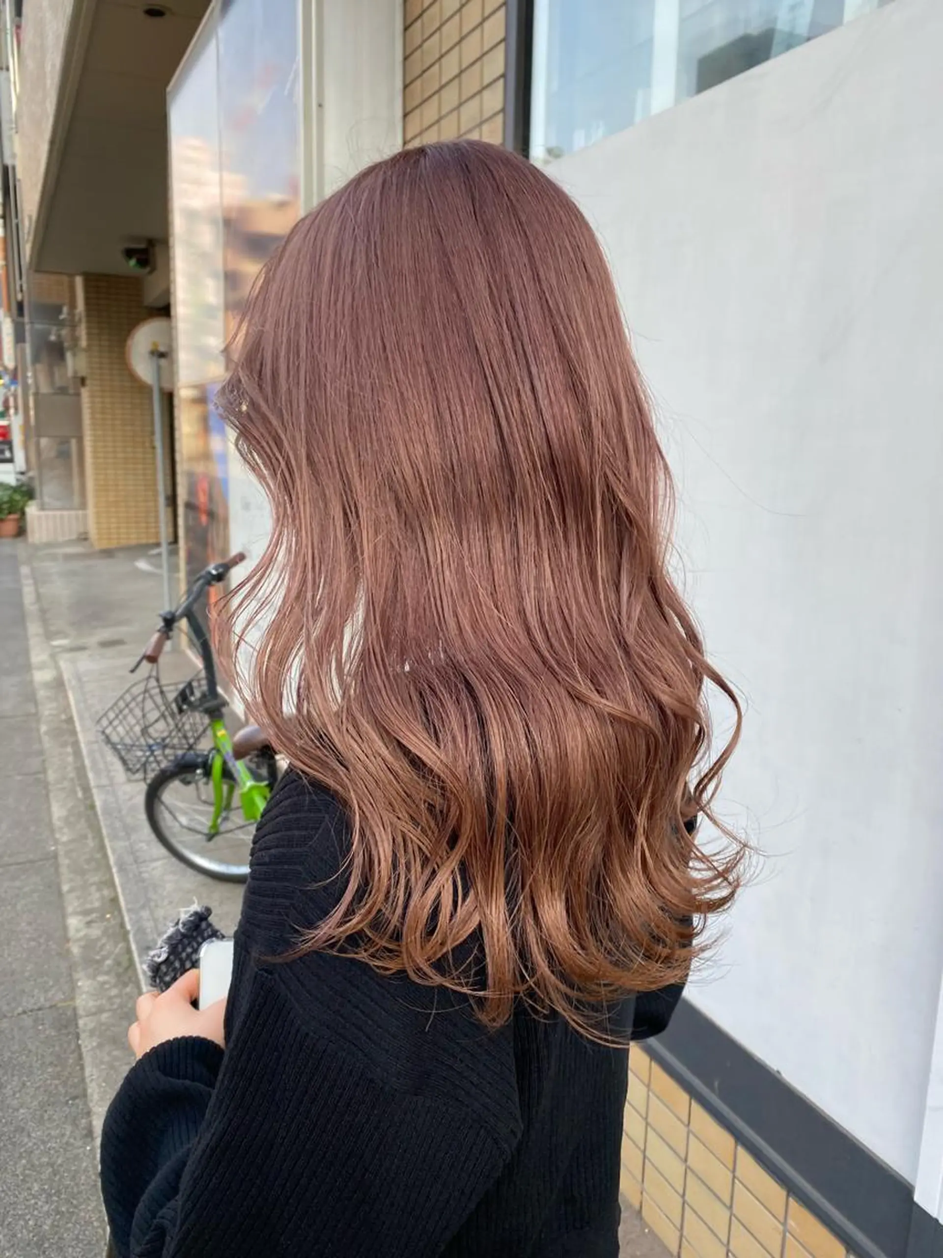 セミロング W所属・小林 朋花のヘアスタイル