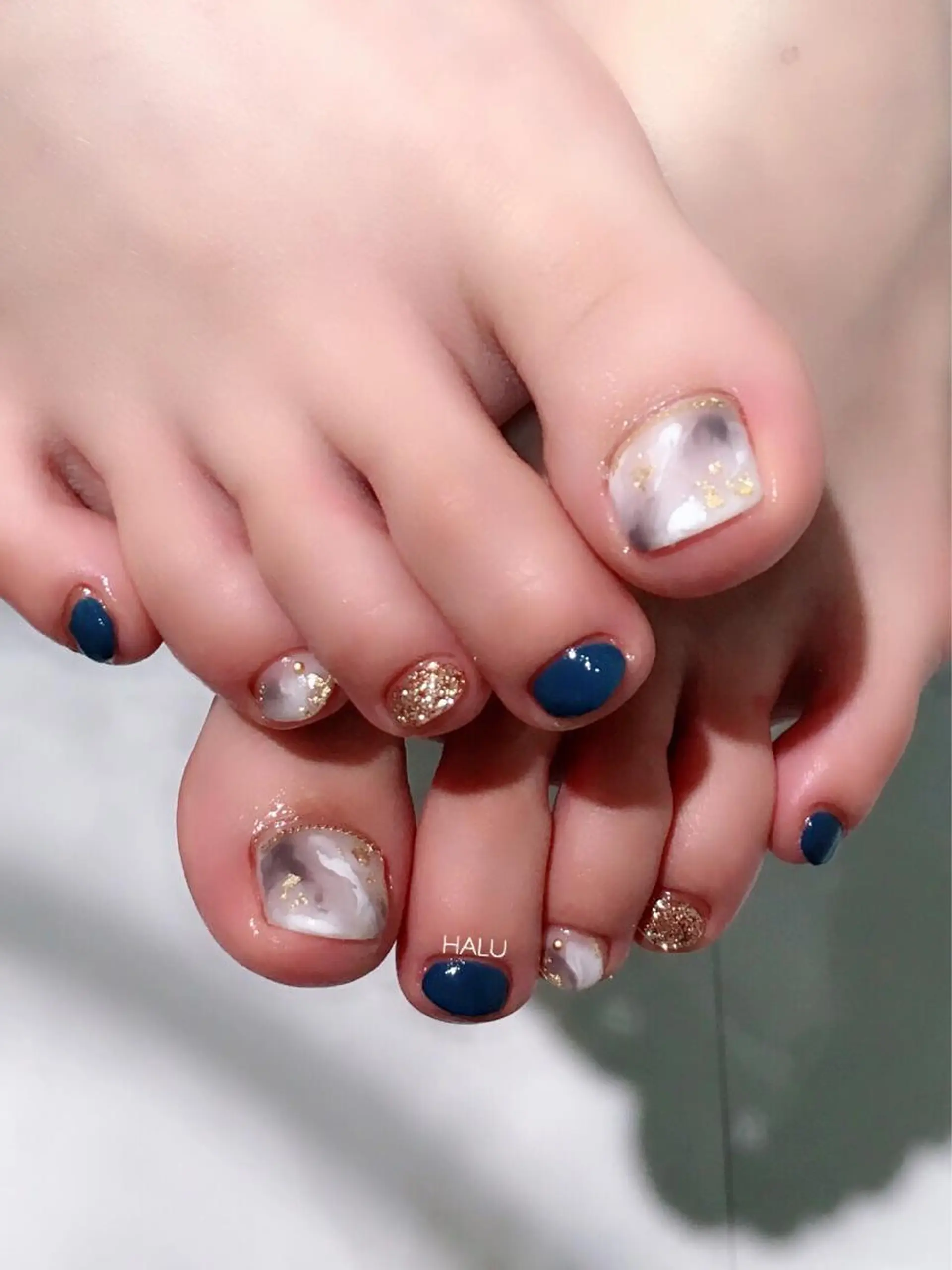 ネイル ゴールド ニュアンスネイル HALU ハルのネイルデザイン