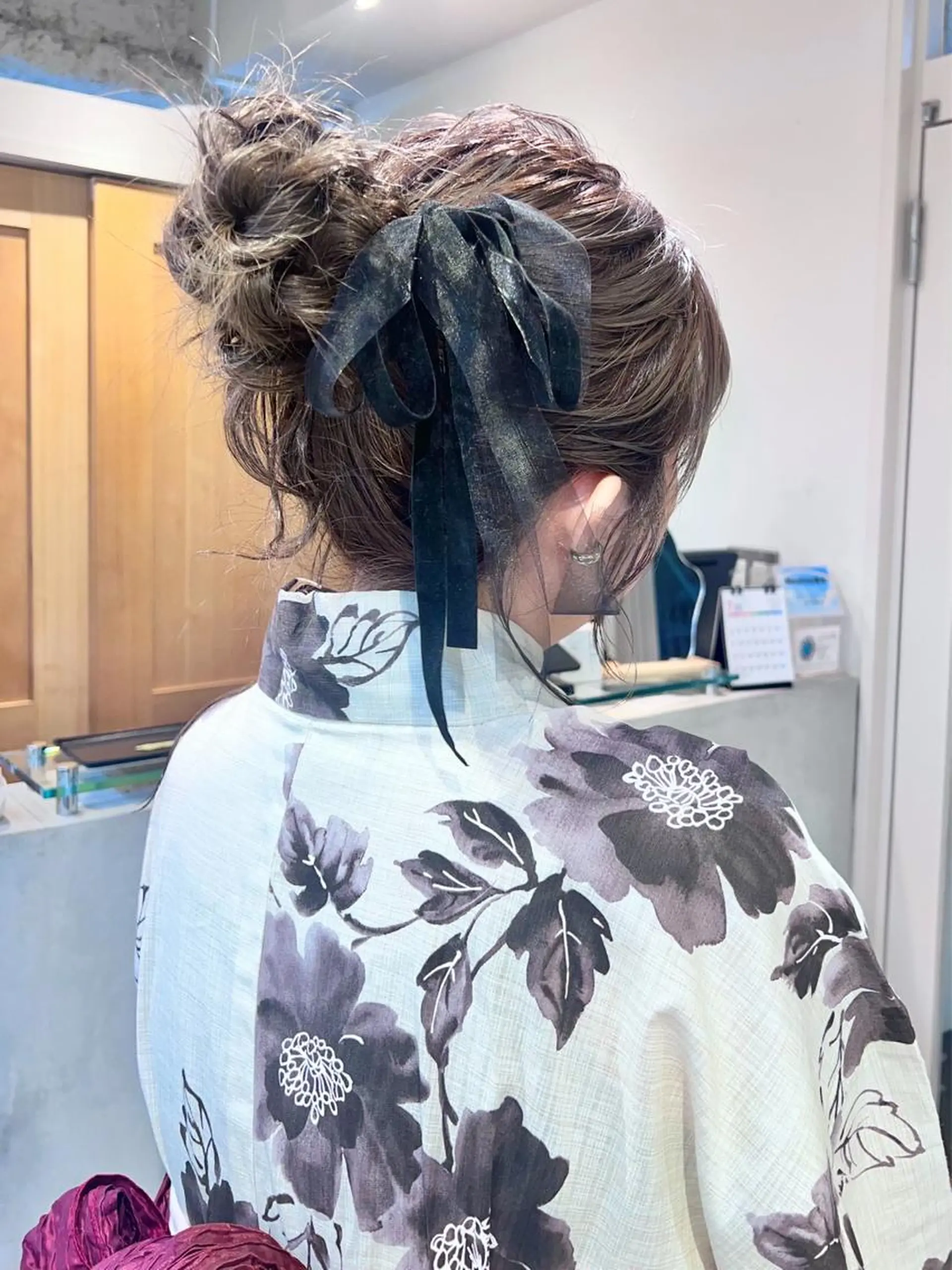 ロング カラー ヘアアレンジ センターパート /ニュアンスパーマのヘアスタイル