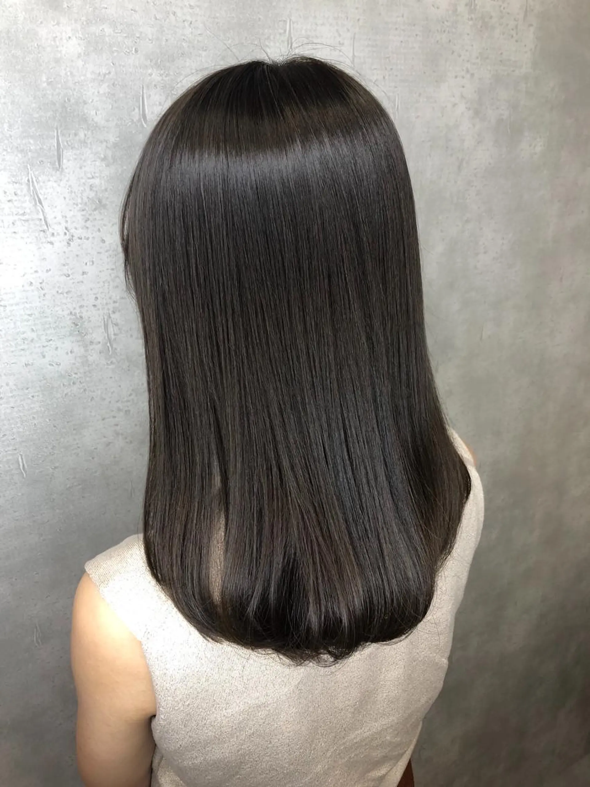 セミロング カラー イルミナカラー トリートメント universe tokyoのヘアスタイル