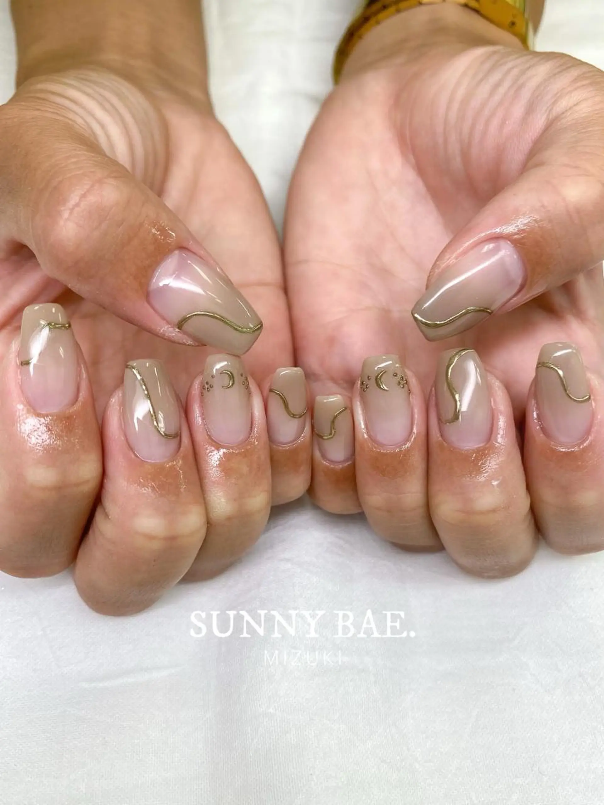 ネイル ミラーネイル SUNNY BAE. 🌼MIZUKIのネイルデザイン