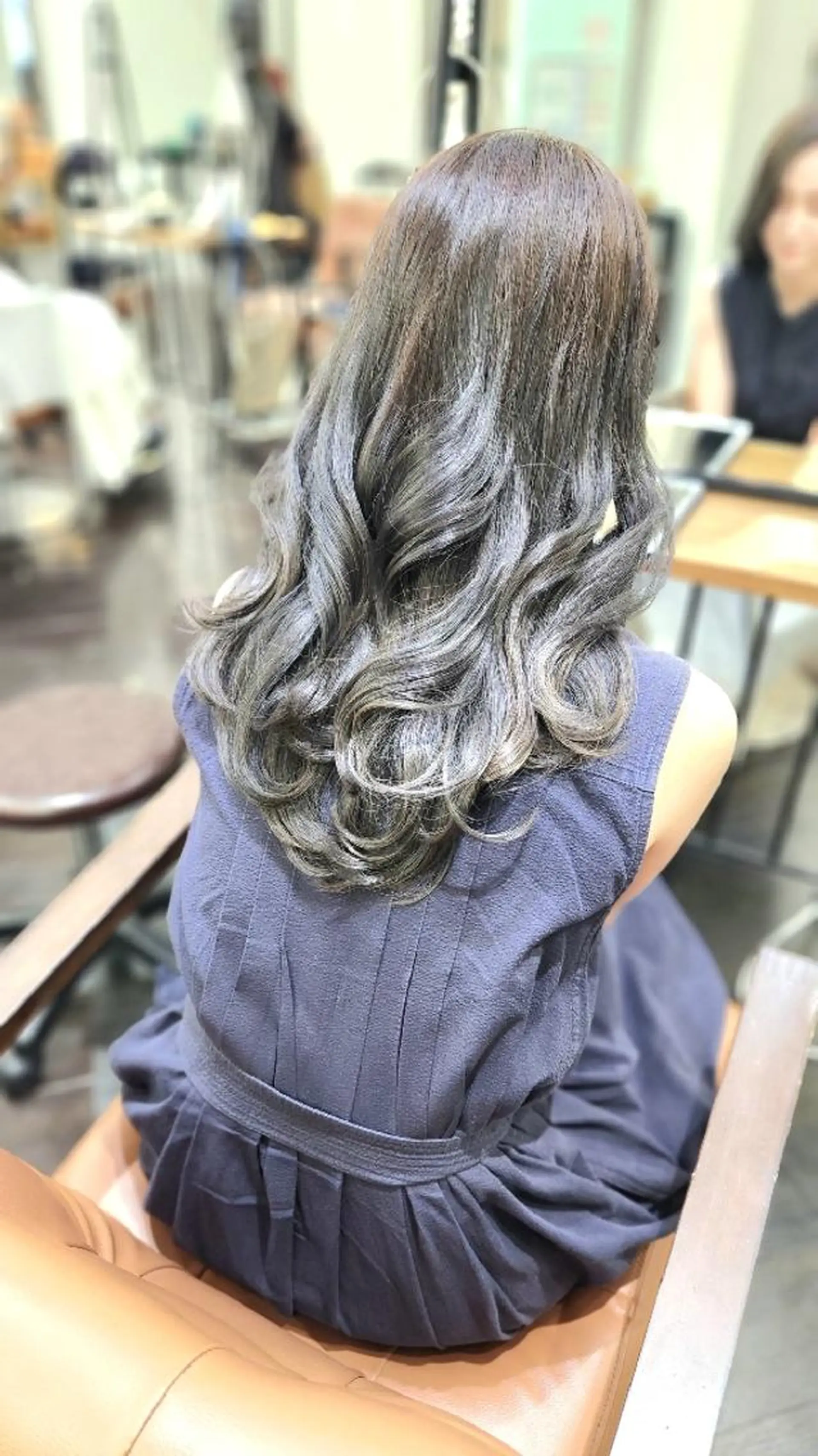 セミロング 髪質改善 縮毛矯正 トリートメント 酸熱トリートメント カット ヘアカラー トリートメント ヒロセ シュウジのヘアスタイル