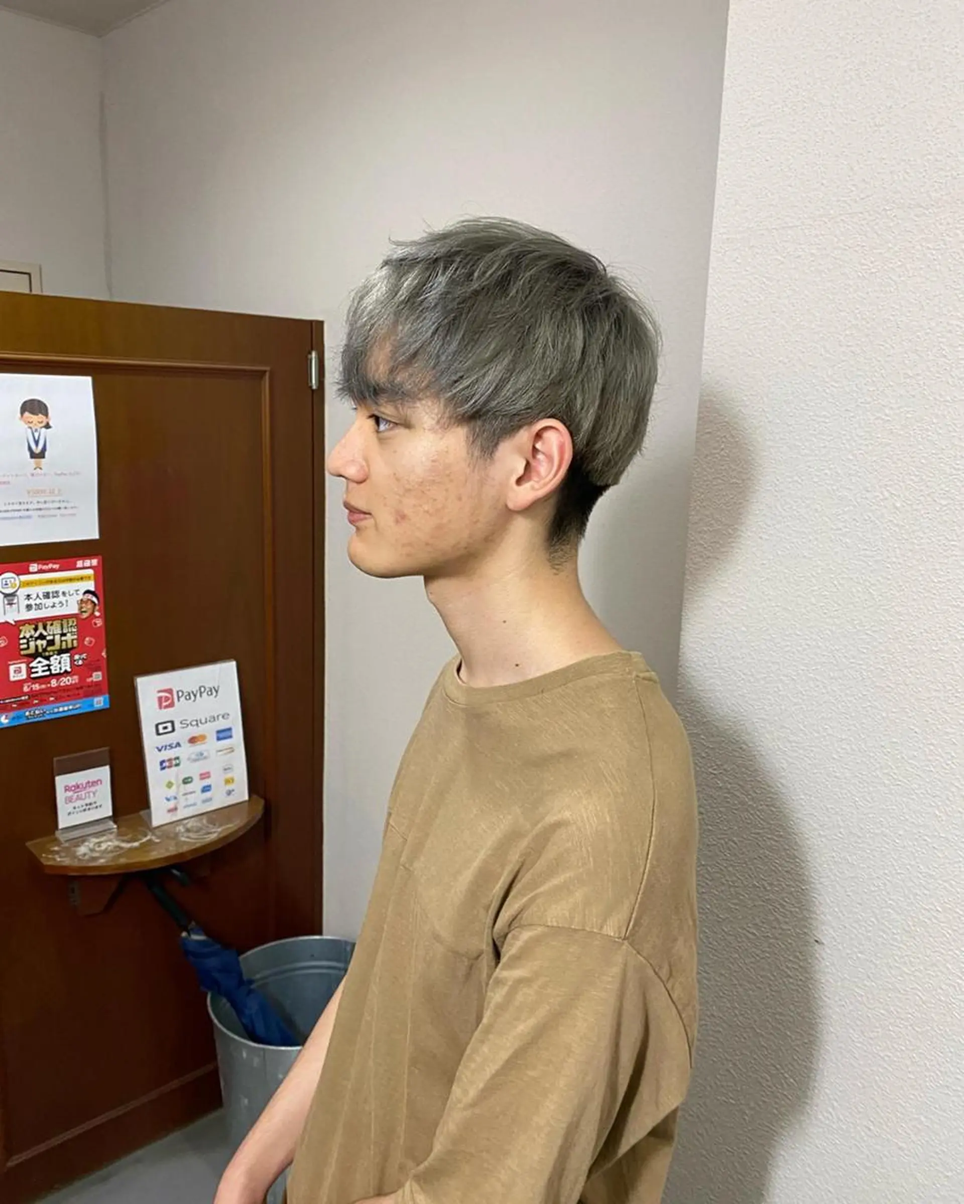 ミディアム カラー メンズ シルバー 【阪急六甲 サロン ド ロイ】所属・メンズ特化 岸本 阪急六甲サロンドロイのヘアスタイル