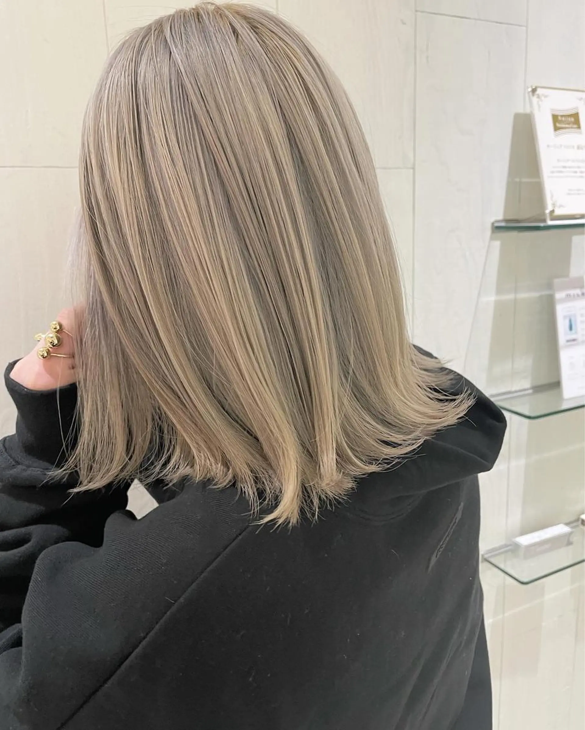 ミディアム カラー アッシュ ブリーチ グレージュ ハイトーンカラー 外国人風カラー ヘアカラー トリートメント 河合秀明/ショート /ボブ/レイヤーのヘアスタイル