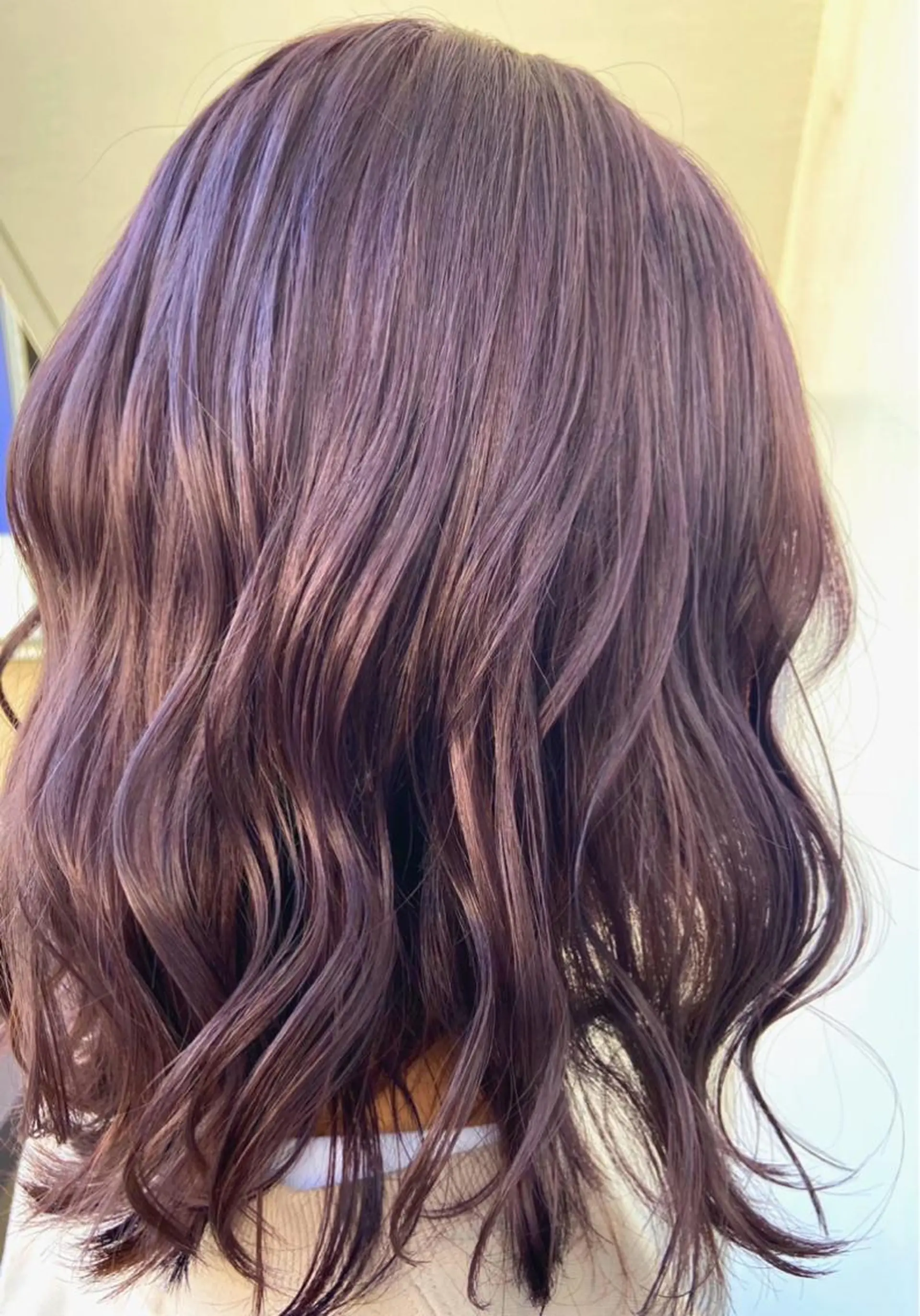 セミロング ヘアカラー ハイトーンカラー 🦋yuri🦋のヘアスタイル