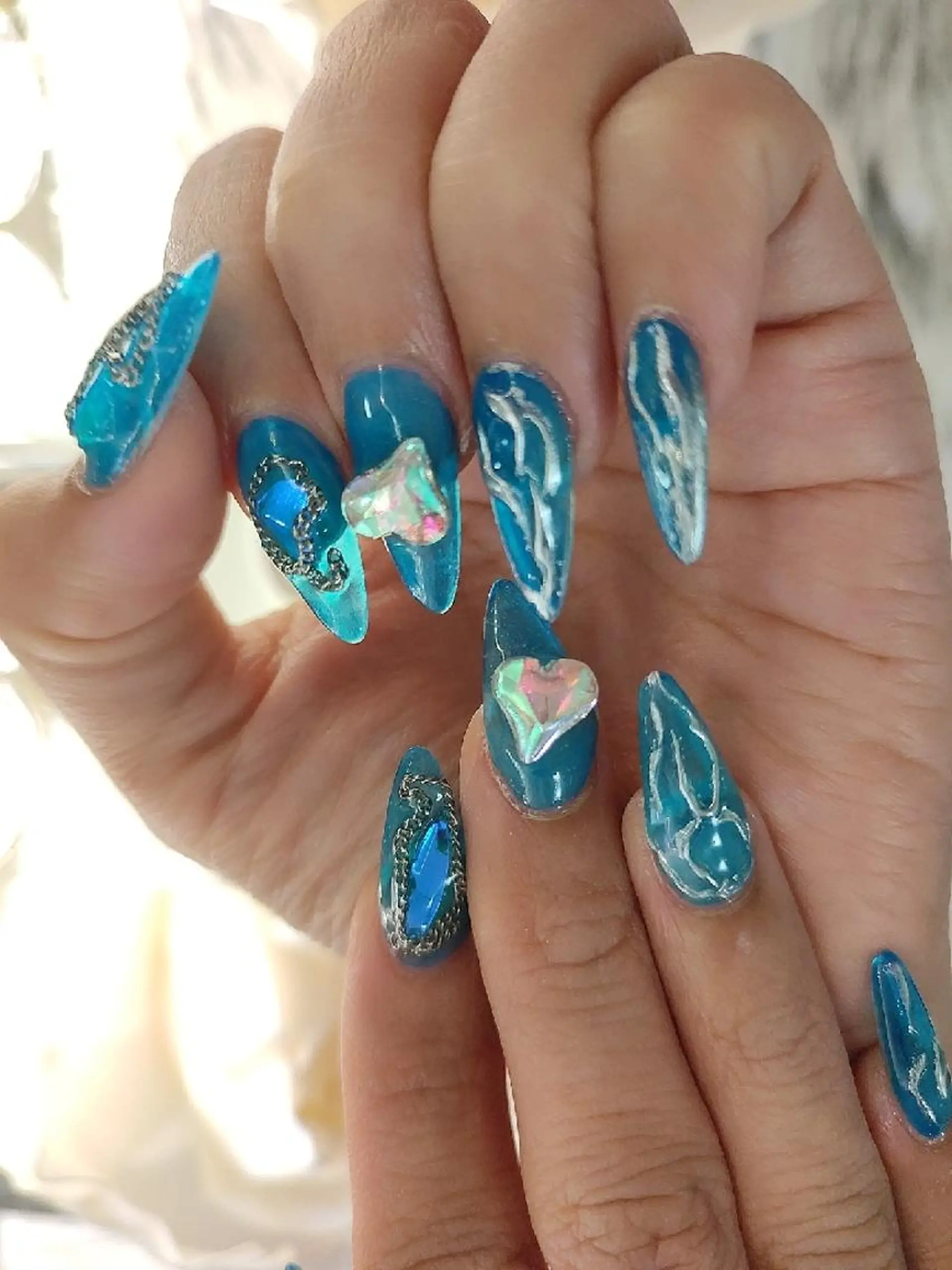 ネイル ハンドネイル RUNWAY 　　の眉毛・アイブロウイメージ