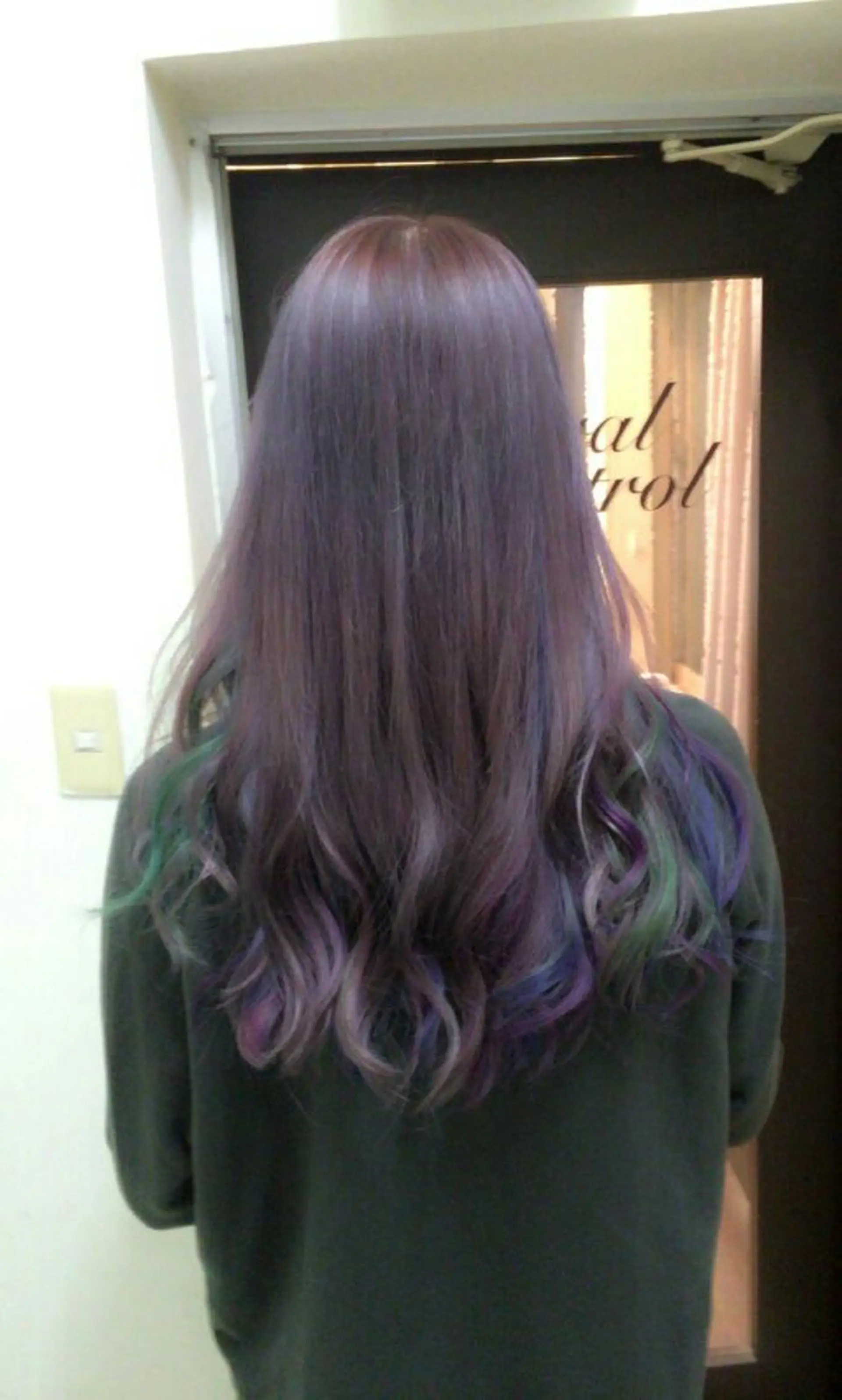 ロング カラー アッシュ ブルーカラー ブルーアッシュ エメラルドグリーン ピンクカラー 100%髪質改善特化 TRUNSのヘアスタイル