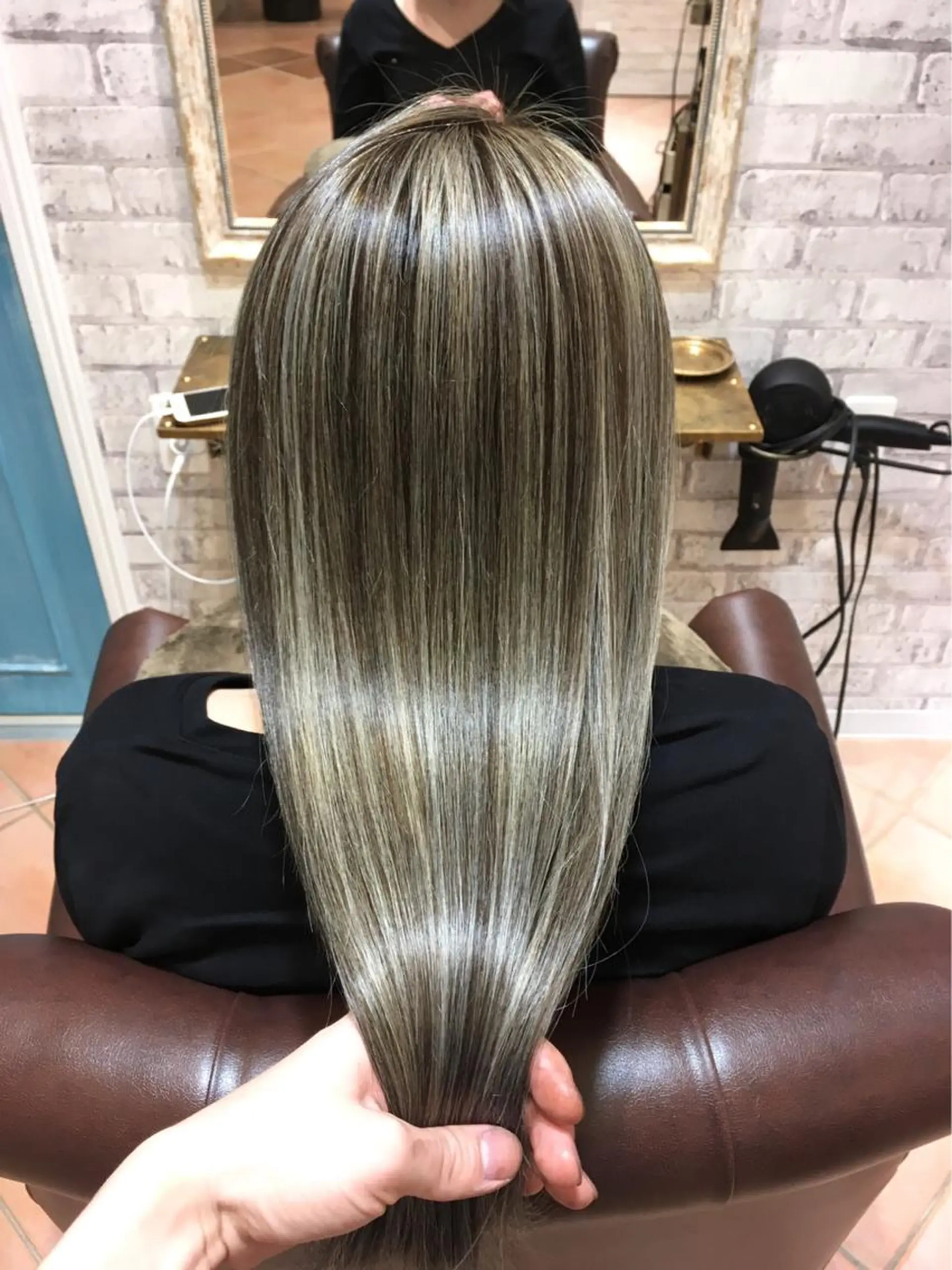 セミロング ミヤザキ タクトのヘアスタイル