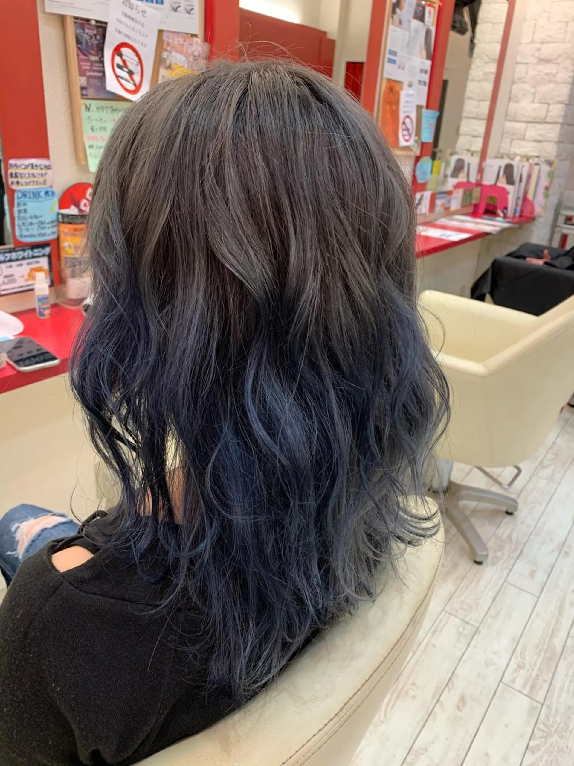 ミディアム カラー ヘアアレンジ アッシュ ブルーカラー ブルーアッシュ 今村公介 ブリーチ特化、派手髪のヘアスタイル