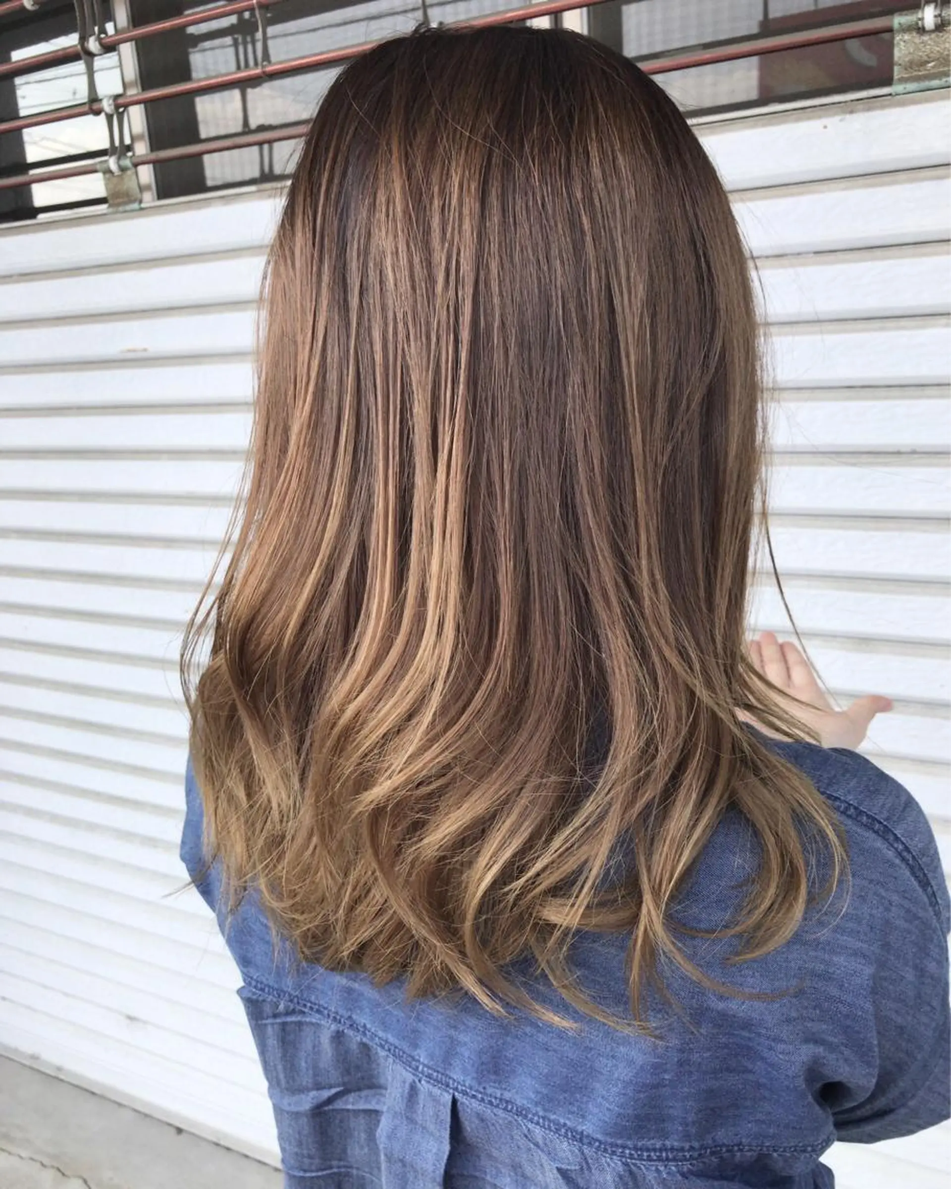 セミロング カラー レイヤーカット匠 イソザキノリユキのヘアスタイル