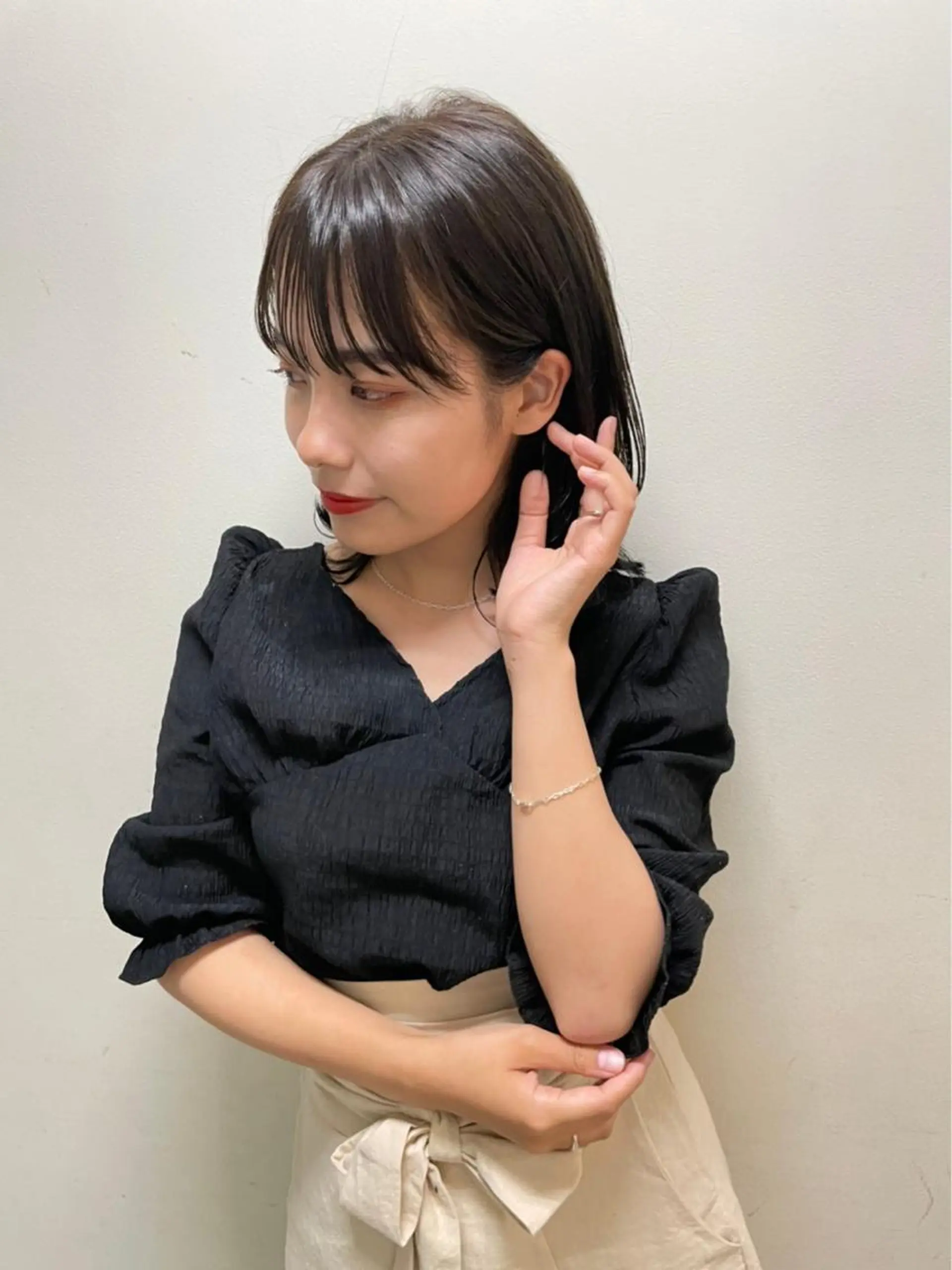 ミディアム カラー ヘアアレンジ アッシュ ミストバング ベージュカラー 黒髪 ブリーチ maoブリーチ無し 似合わせカラーのヘアスタイル