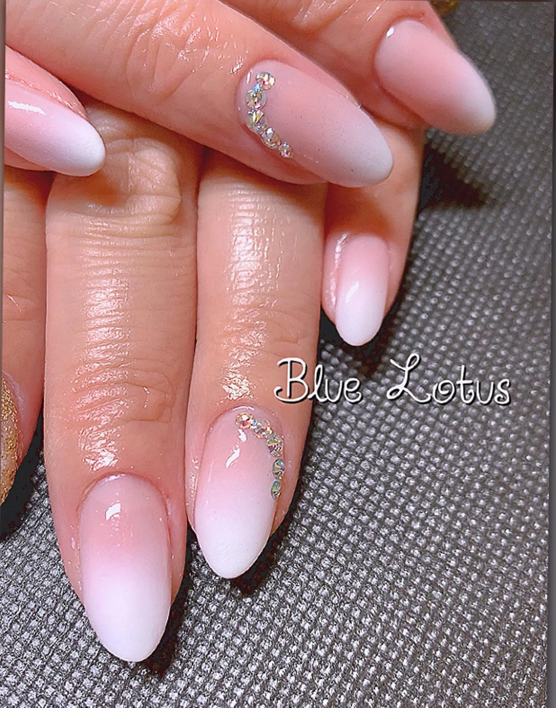 ネイル ジェルネイル グラデーション ブライダルネイル ハンドネイル 三浦 藍のネイルデザイン