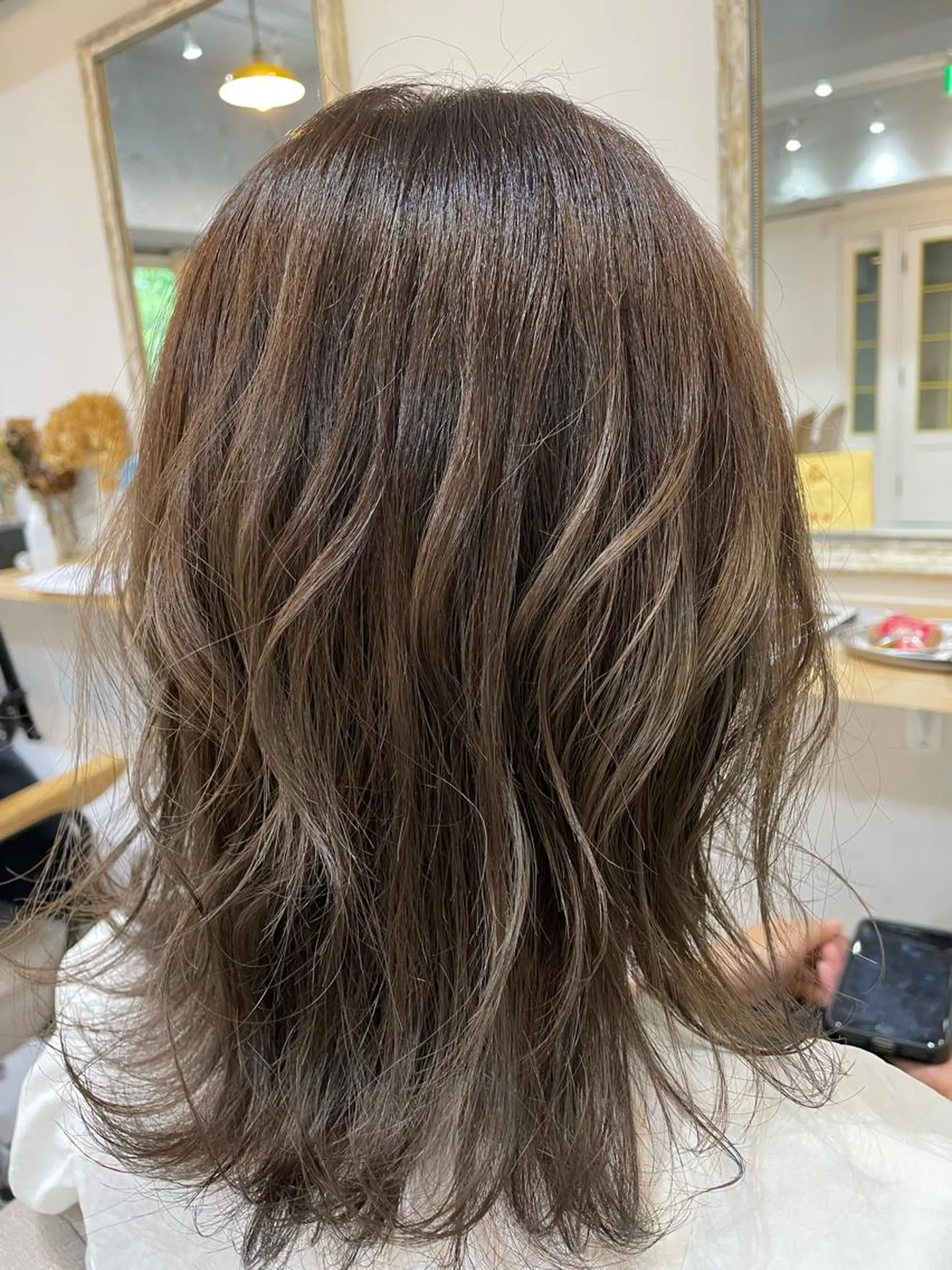 ミディアム ハイライト レイヤーカット・ 縮毛矯正 星野のヘアスタイル