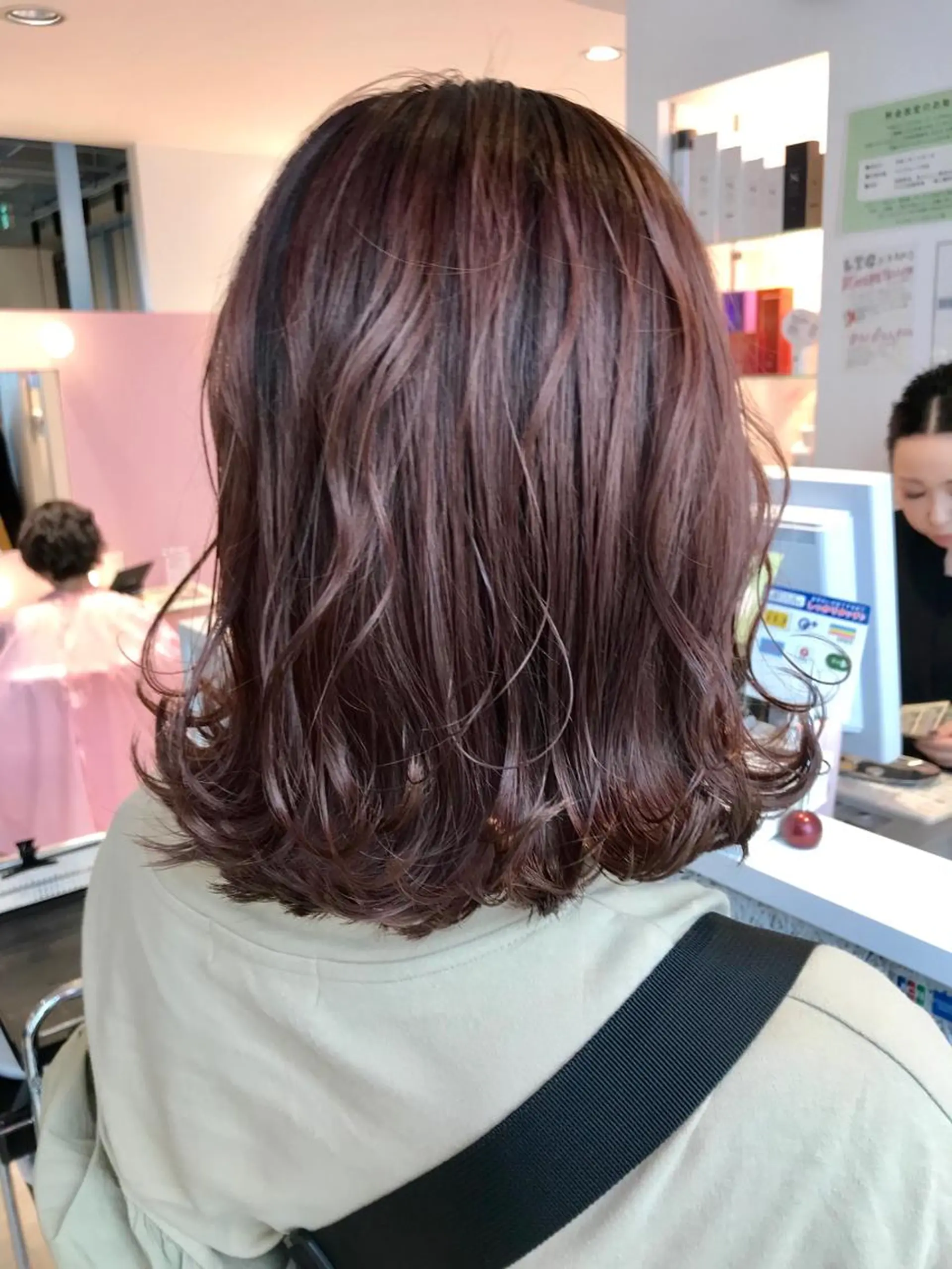 ミディアム カット ヘアカラー トリートメント 所渉/韓国レイヤー /ウルフカットのヘアスタイル