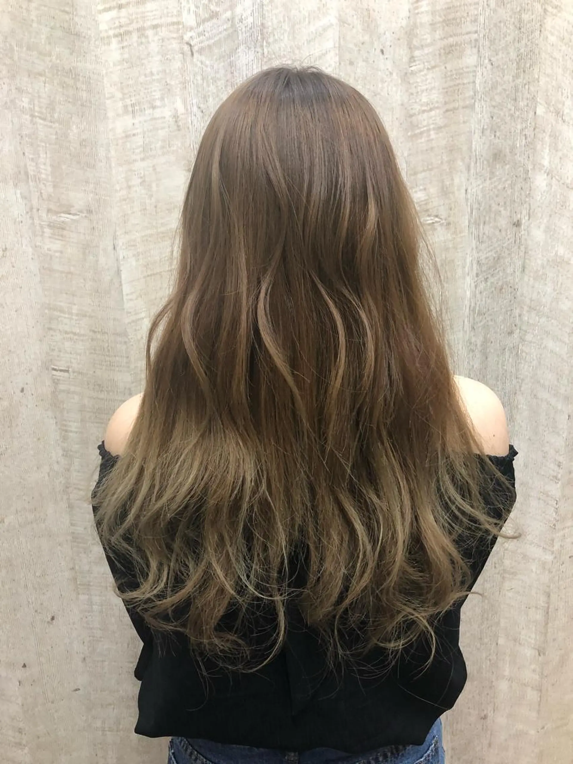 ロング カラー グラデーションカラー グレージュ hair salon Ame(エイム)所属・熊井 達也のエステ・リラクイメージ