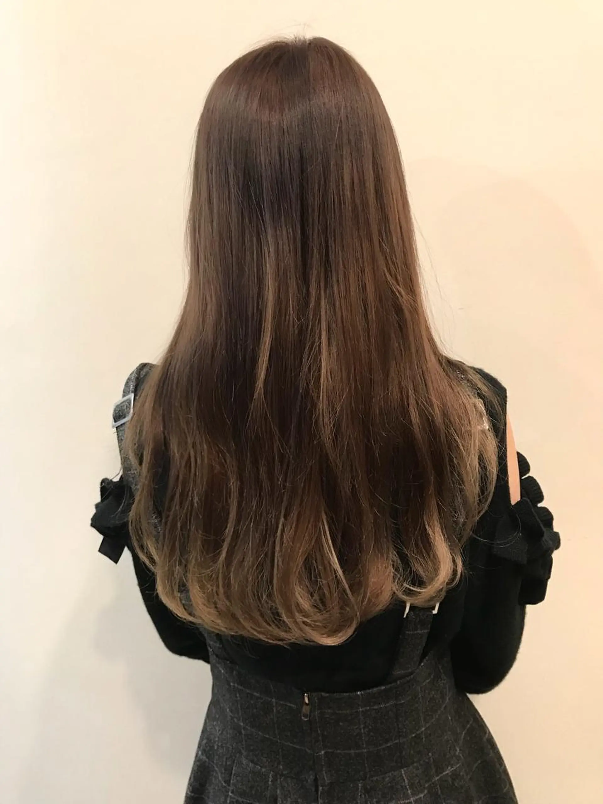 ロング カラー ヘアアレンジ アッシュ skin所属・中村 梨沙のマツエク・マツパデザイン