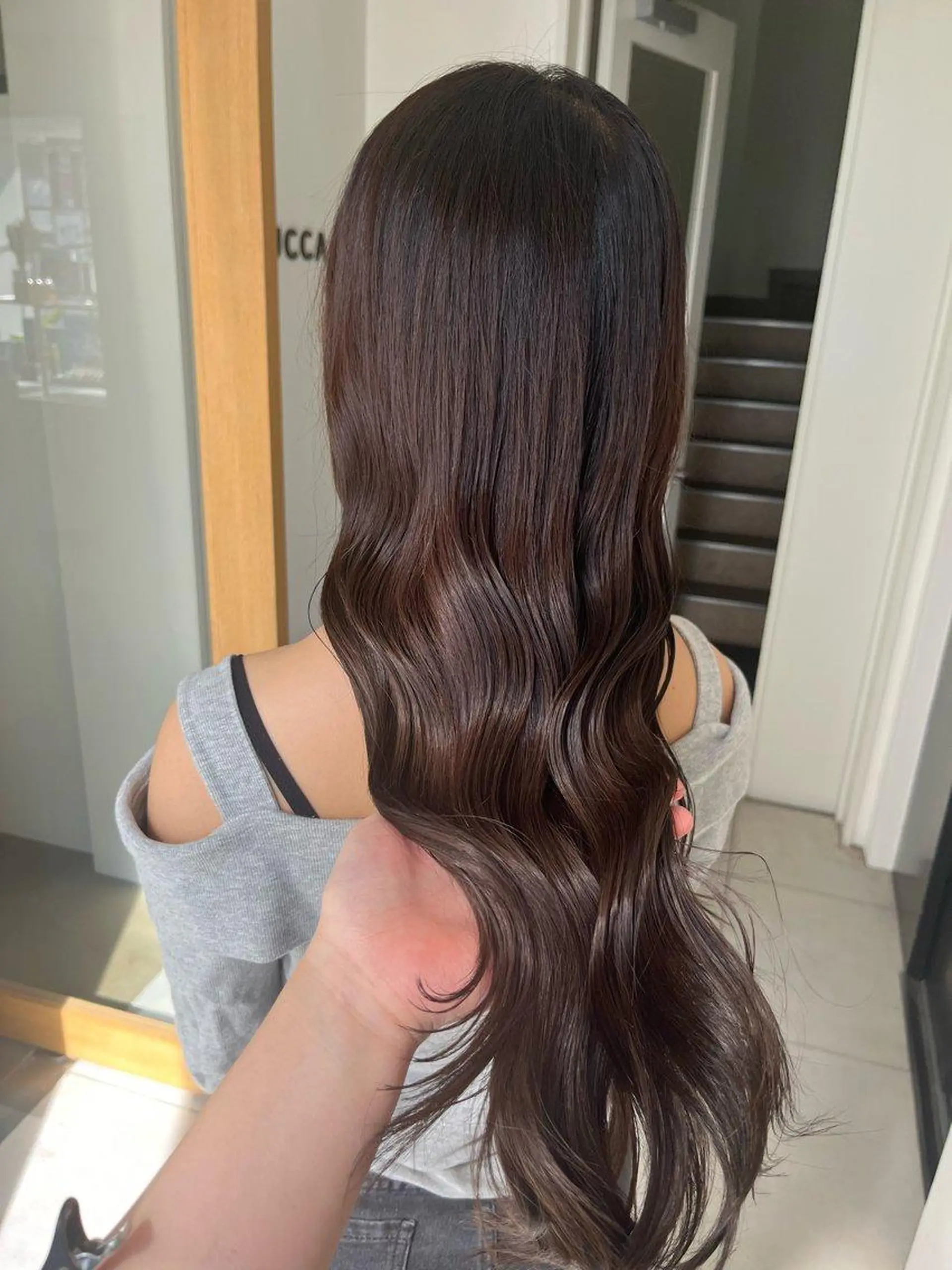 カラー ロング YUCCA 茨木のヘアスタイル