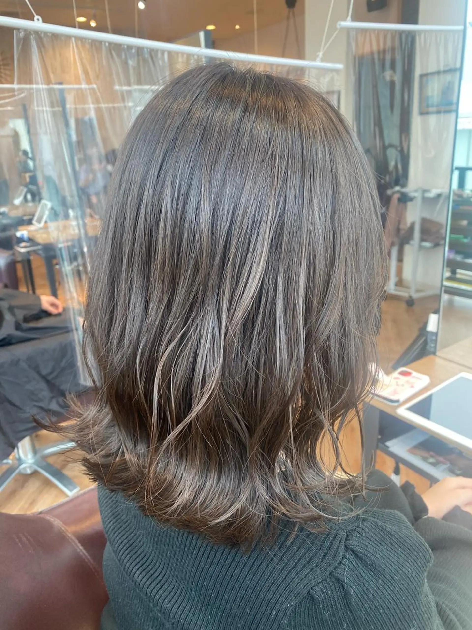 ミディアム カラー 韓国ヘア顔周りカット 艶髪ベージュtamaのヘアスタイル