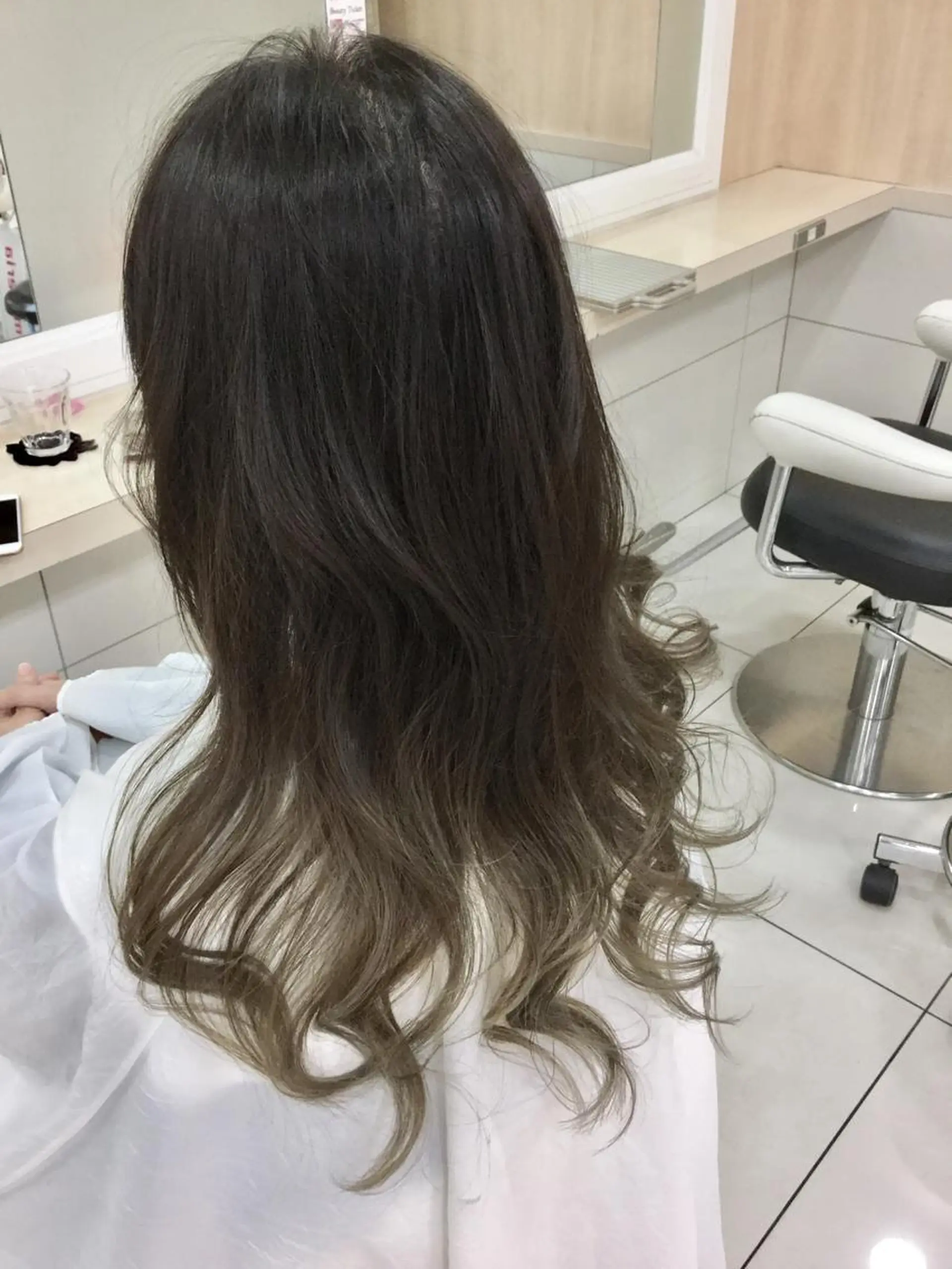 ロング カラー ブリーチ ハイライトカラー ハイライト Ash 山田 勇太のヘアスタイル