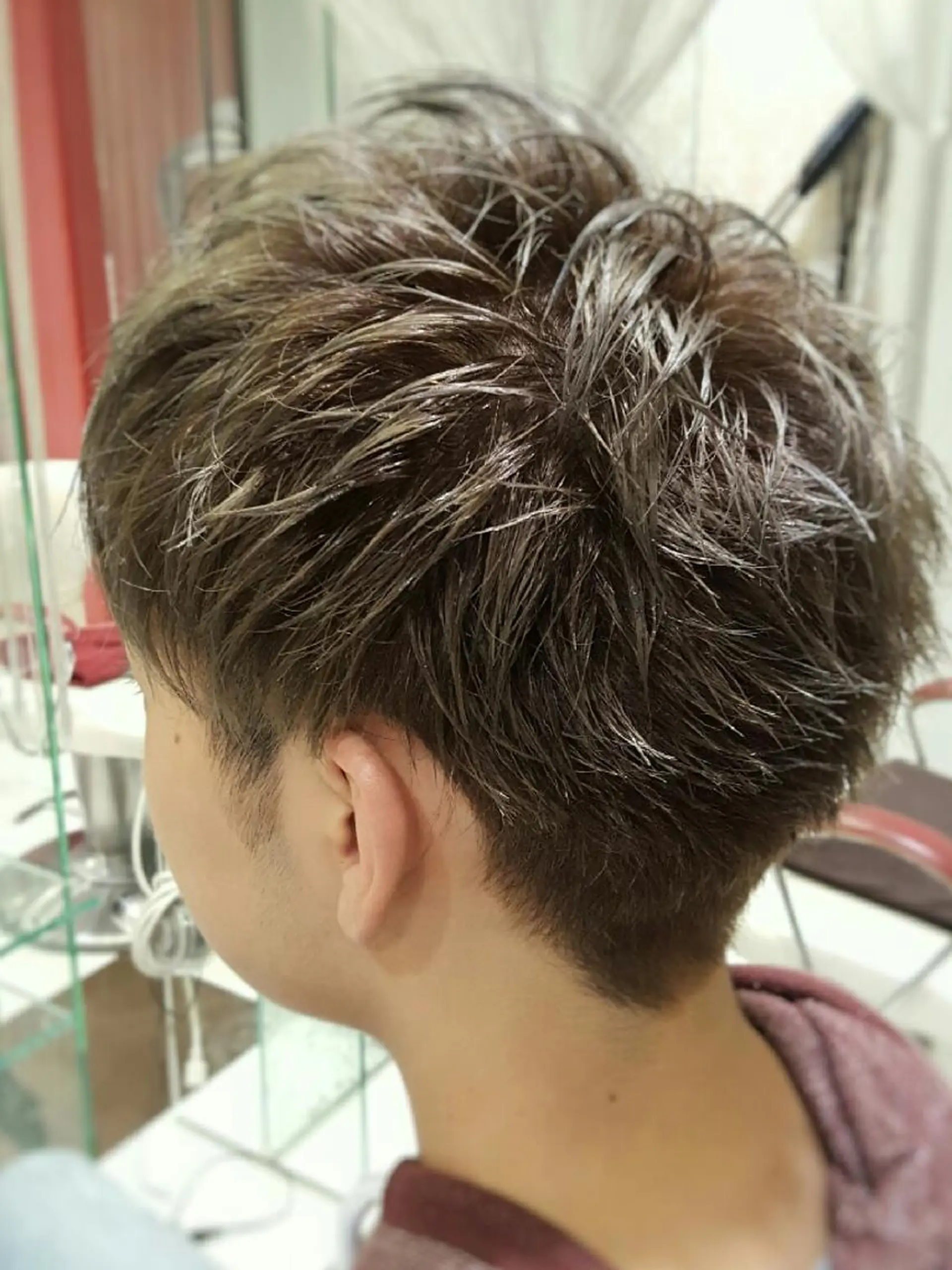 ショート カラー アッシュ ブリーチ ハイトーンカラー 秋山 幸太のヘアスタイル