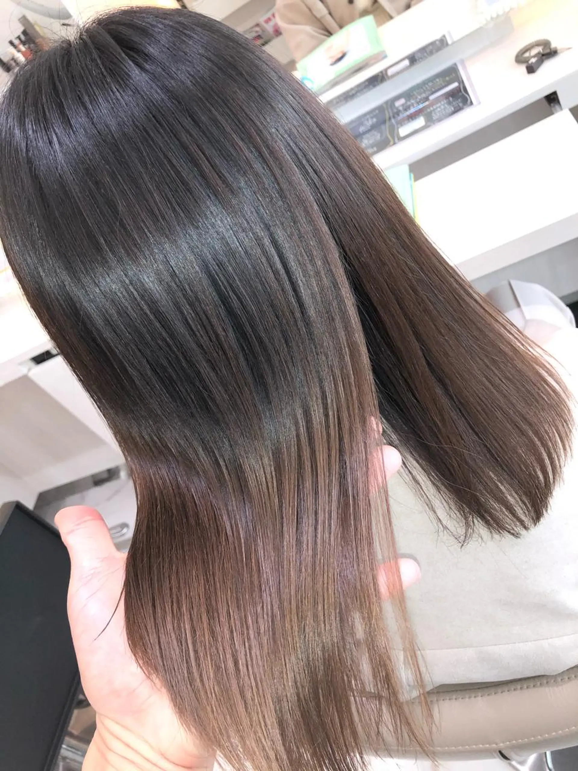 セミロング パーマ 縮毛矯正 トリートメント ストレートパーマ 安井　昴 💫ブリーチ縮毛矯正のヘアスタイル