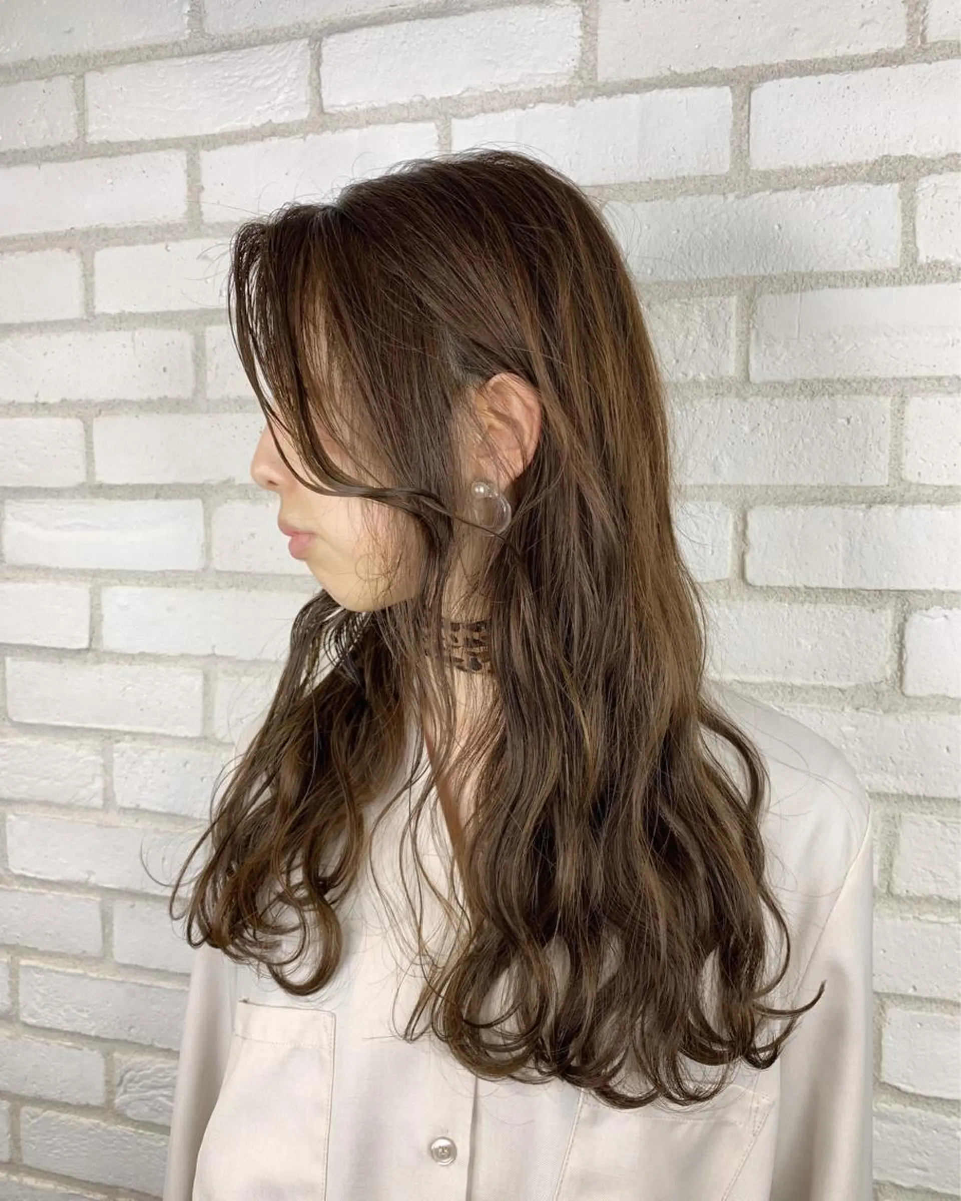 セミロング カラー ベージュカラー she2.shinjuku所属・takumi Hのヘアスタイル