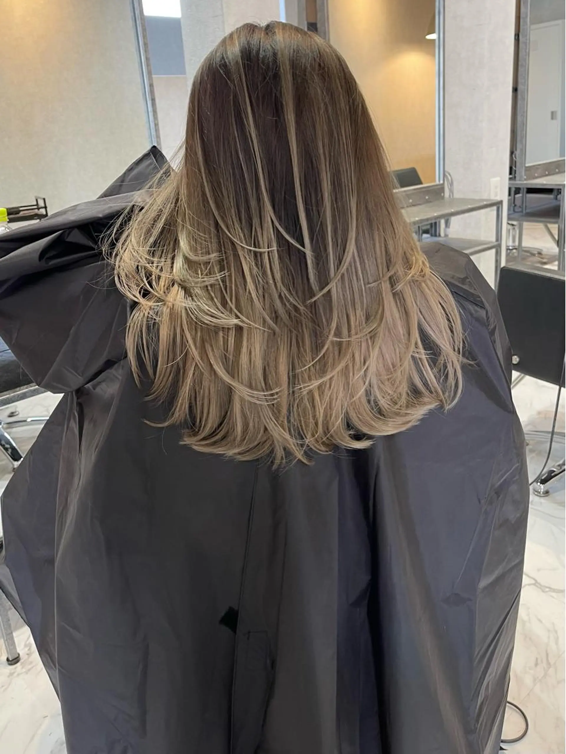 セミロング カラー ヘアアレンジ バレイヤージュ デザインカラー ハイライトカラー 外国人風カラー ハイライト カット ヘアカラー トリートメント アンドウ ユウ/ レイヤーカット/韓国のヘアスタイル