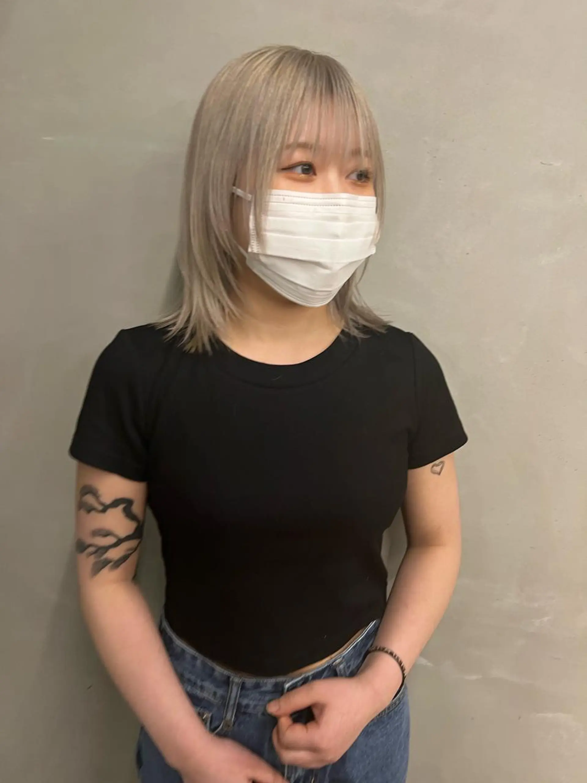 ミディアム カラー ベージュカラー ブリーチ ハイトーンカラー ハイトーンベージュ 顔周りカット カット 縮毛矯正 sakoda shunkiのヘアスタイル