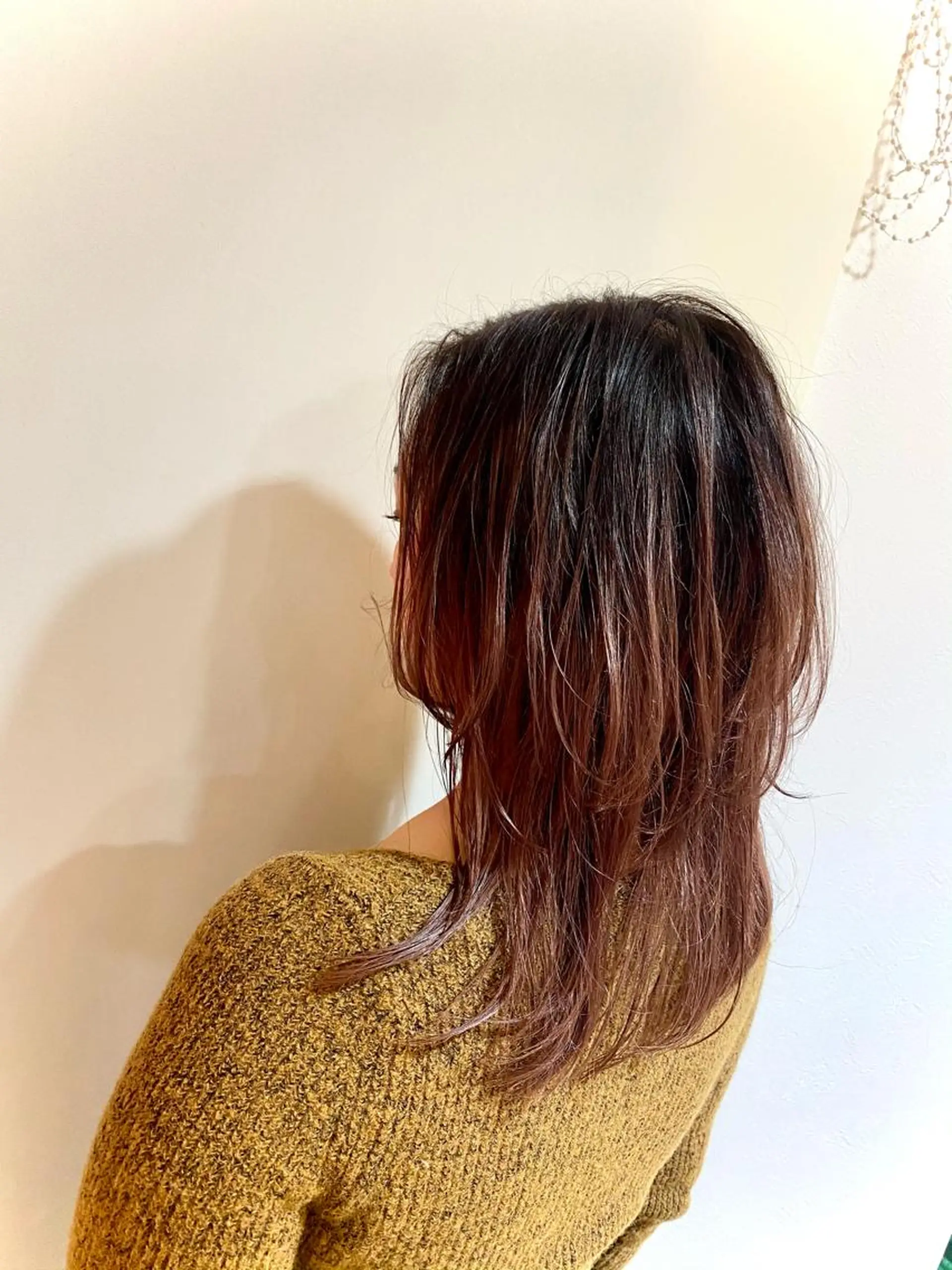 セミロング カラー レイヤーカット ウルフカット カット ヘアカラー トリートメント Kazu .Kのヘアスタイル