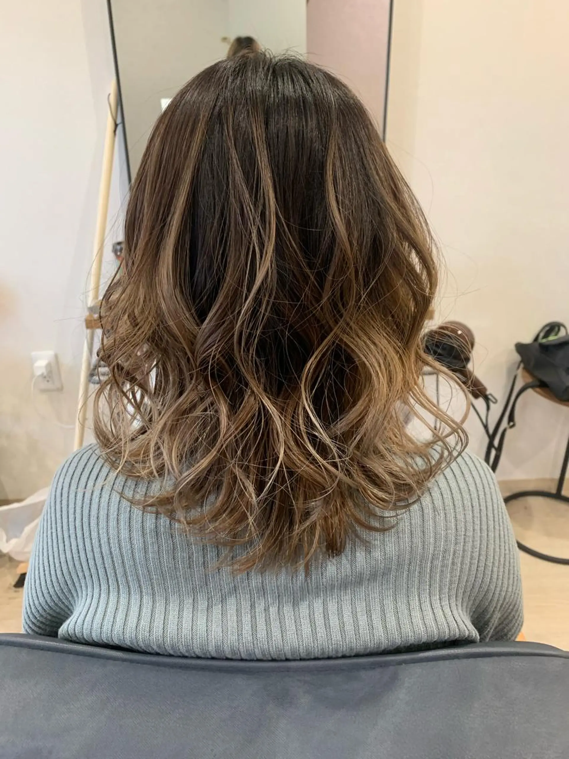 ミディアム レイヤーカット hair & spa Nalu所属・hair & spa Naluのヘアスタイル