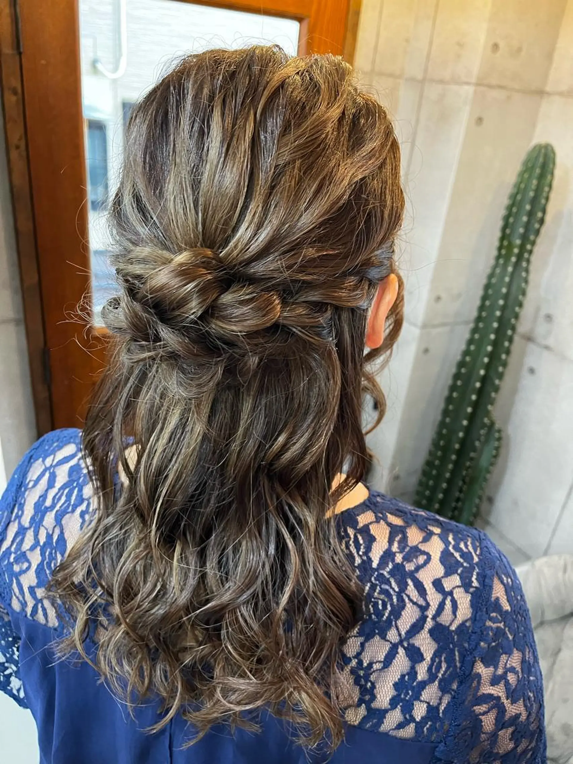 セミロング ヘアアレンジ ハーフアップ ヘアセット 石井 綺乃のヘアスタイル