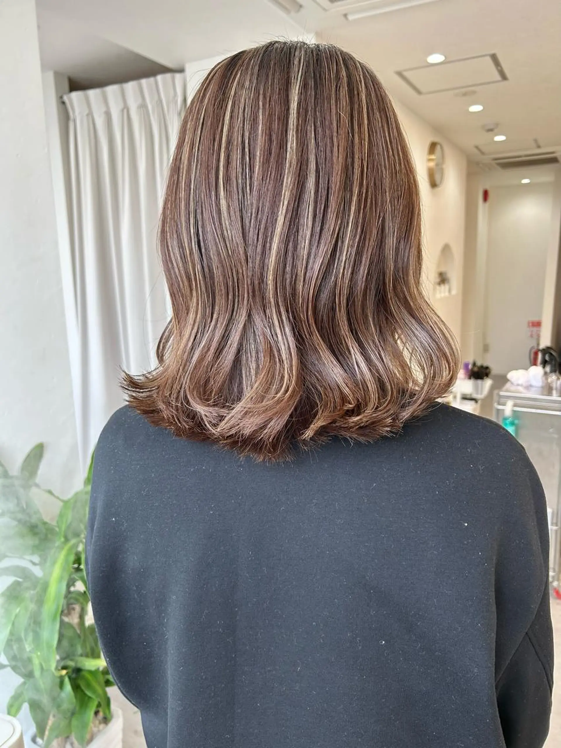 ミディアム 山本 茉希のヘアスタイル