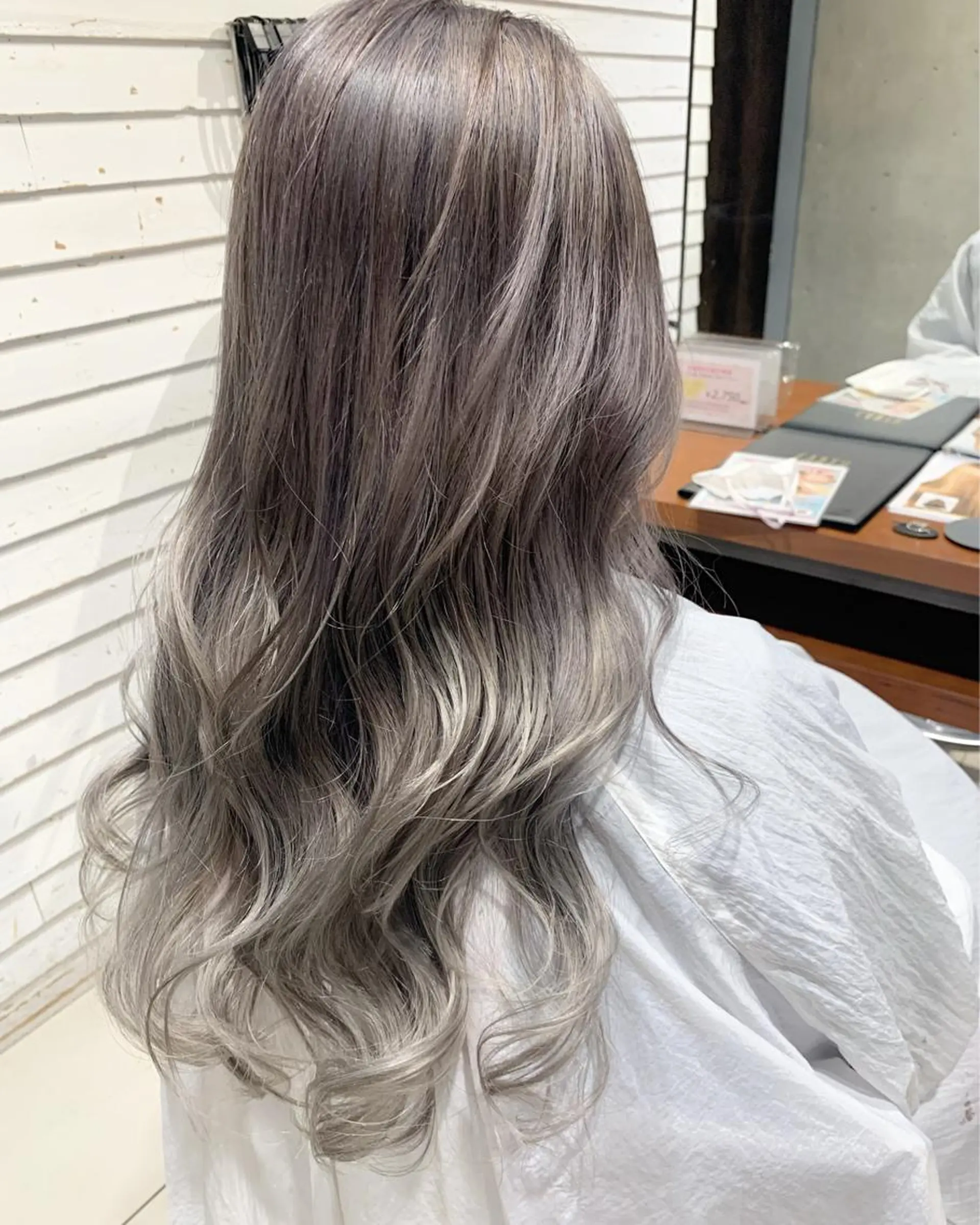 ロング カラー ブリーチ AQUA 平田真一のヘアスタイル