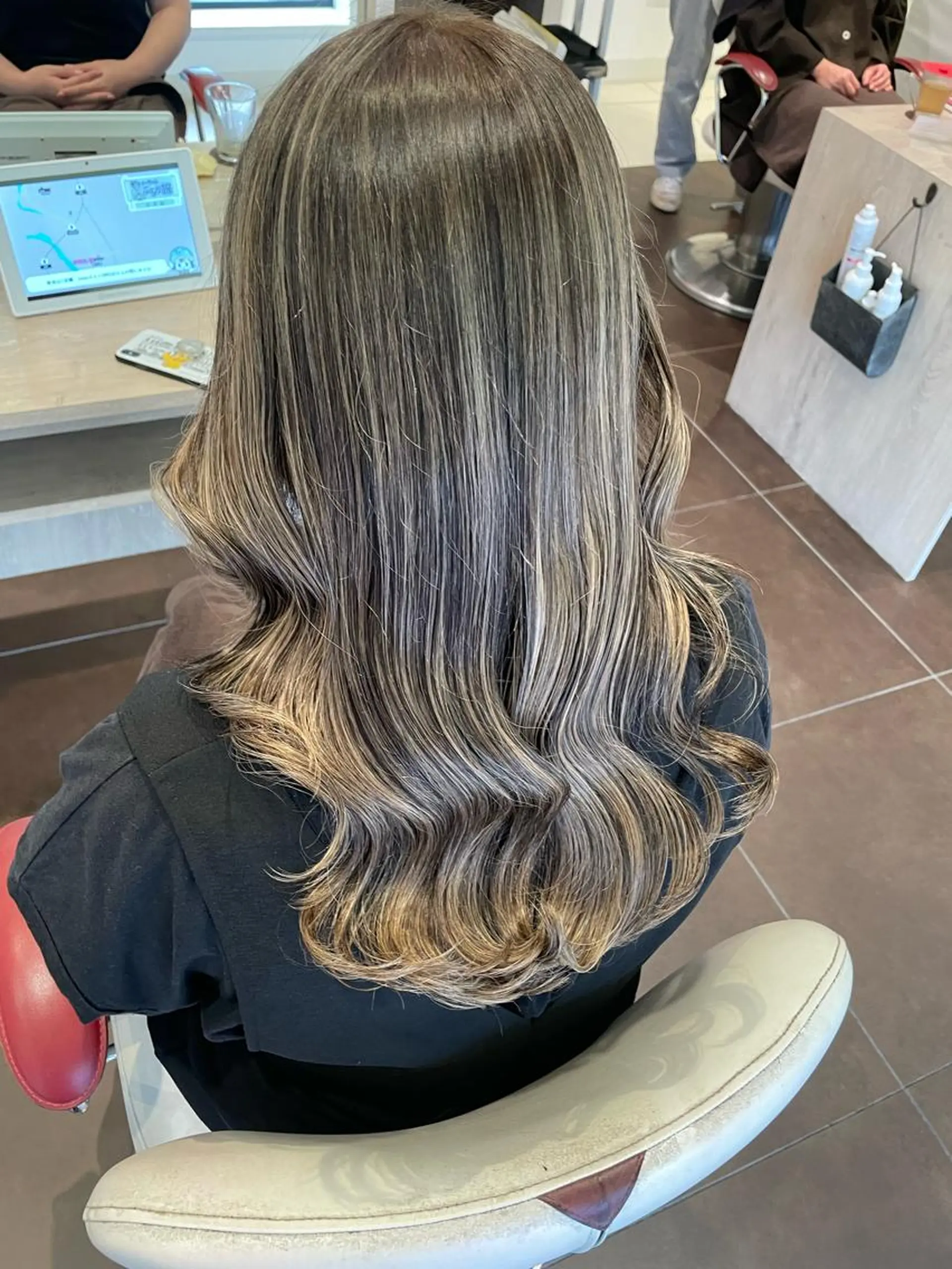 カラー デザインカラー ハイライトカラー 山田 由貴のヘアスタイル