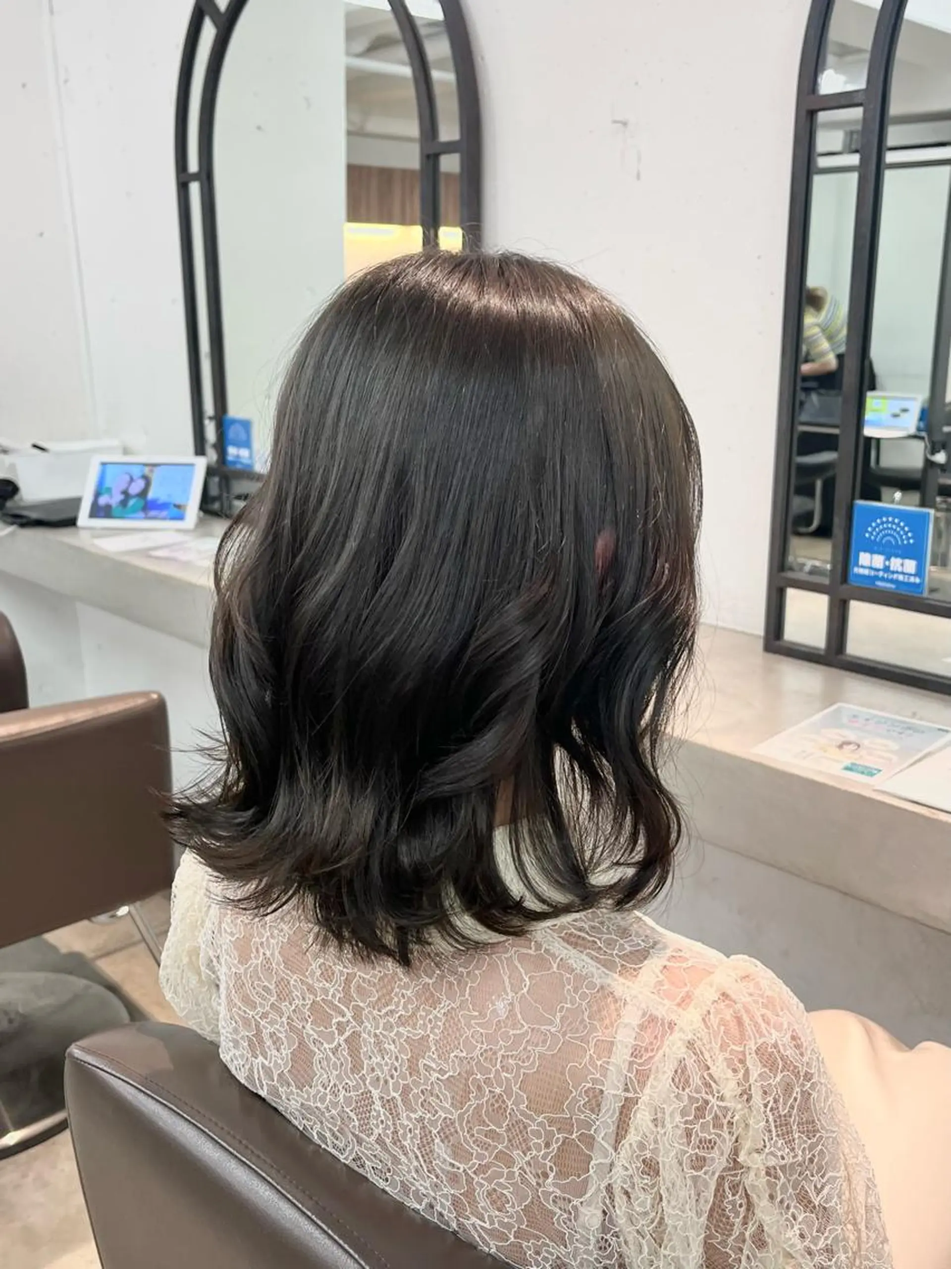 ミディアム カラー アッシュ アッシュブラウン ブラウンカラー 透明感カラー パーマ OAK溝の口 天使の輪👑YUKIのヘアスタイル