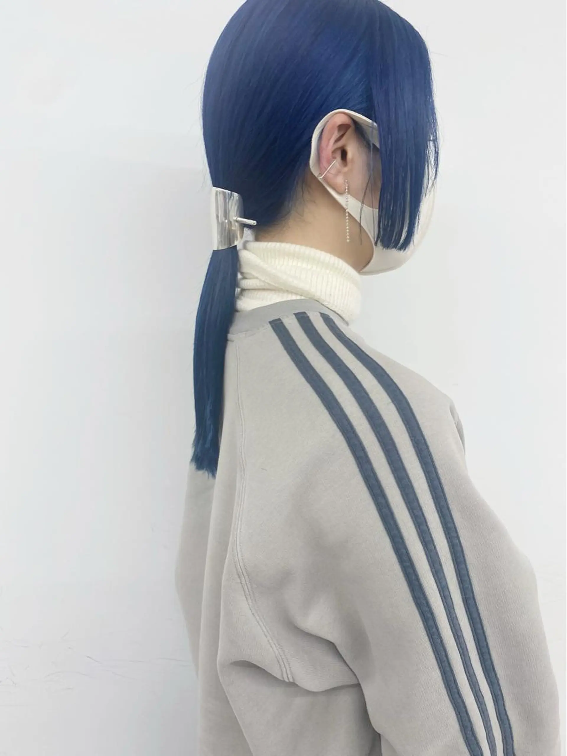 セミロング カラー ヘアアレンジ ブリーチ ブルーカラー ネイビーカラー son hair HIROEのヘアスタイル