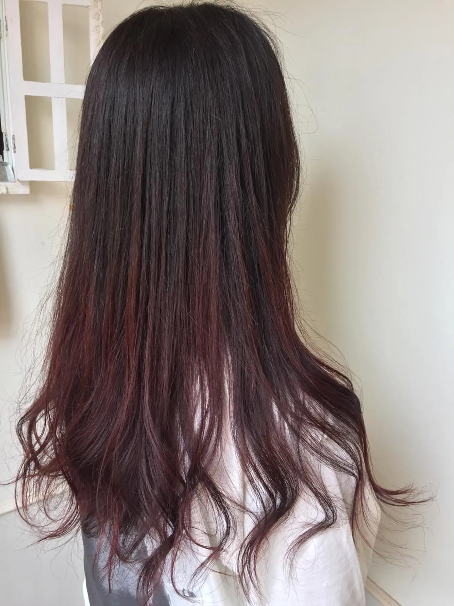 ロング カラー ボルドーカラー ダークグレー グラデーションカラー HAUS 片山みほのヘアスタイル