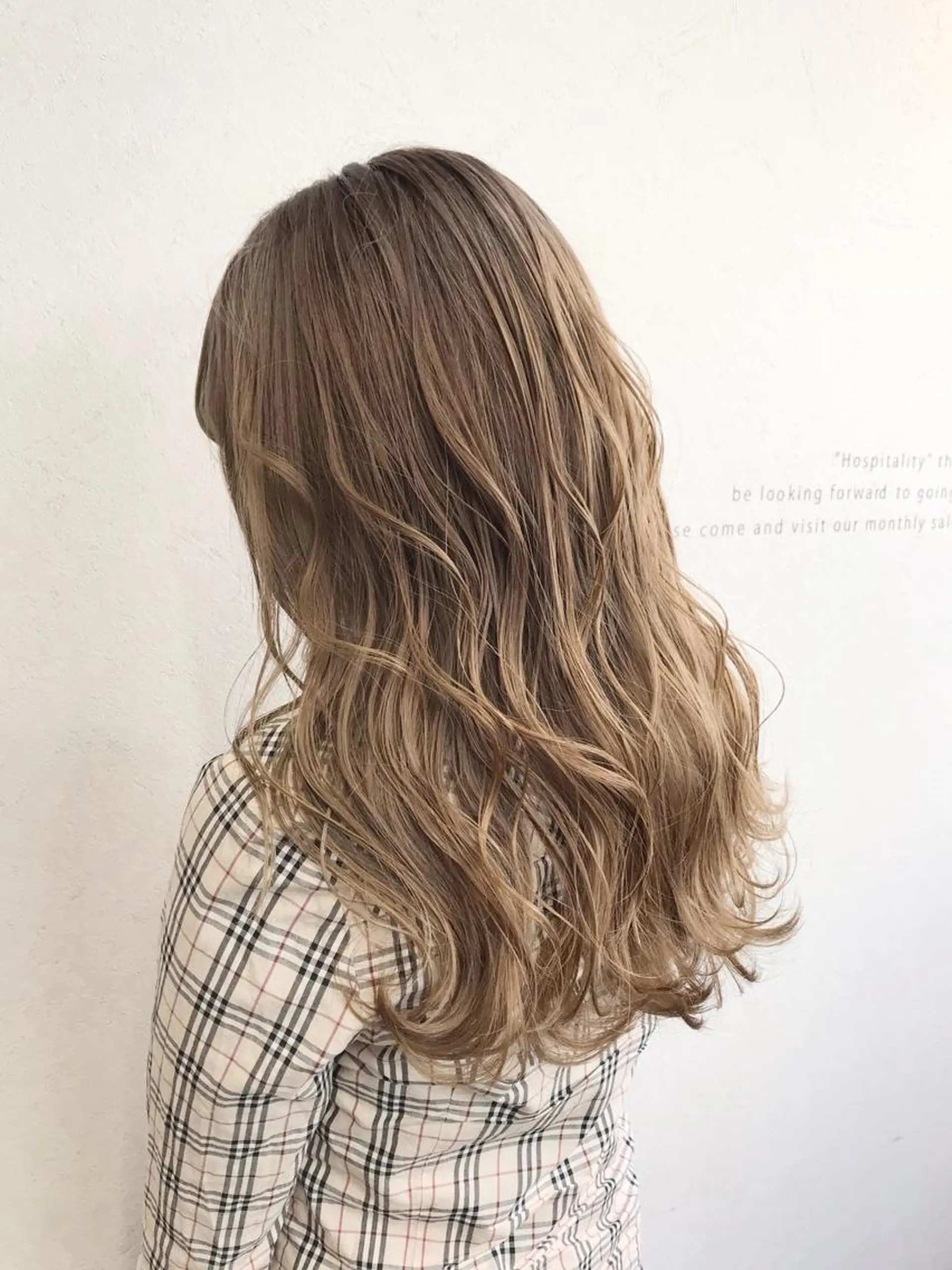 カラー ベージュカラー ブリーチ ブラウンカラー 透明感カラー イルミナカラー 河合 真理子のヘアスタイル