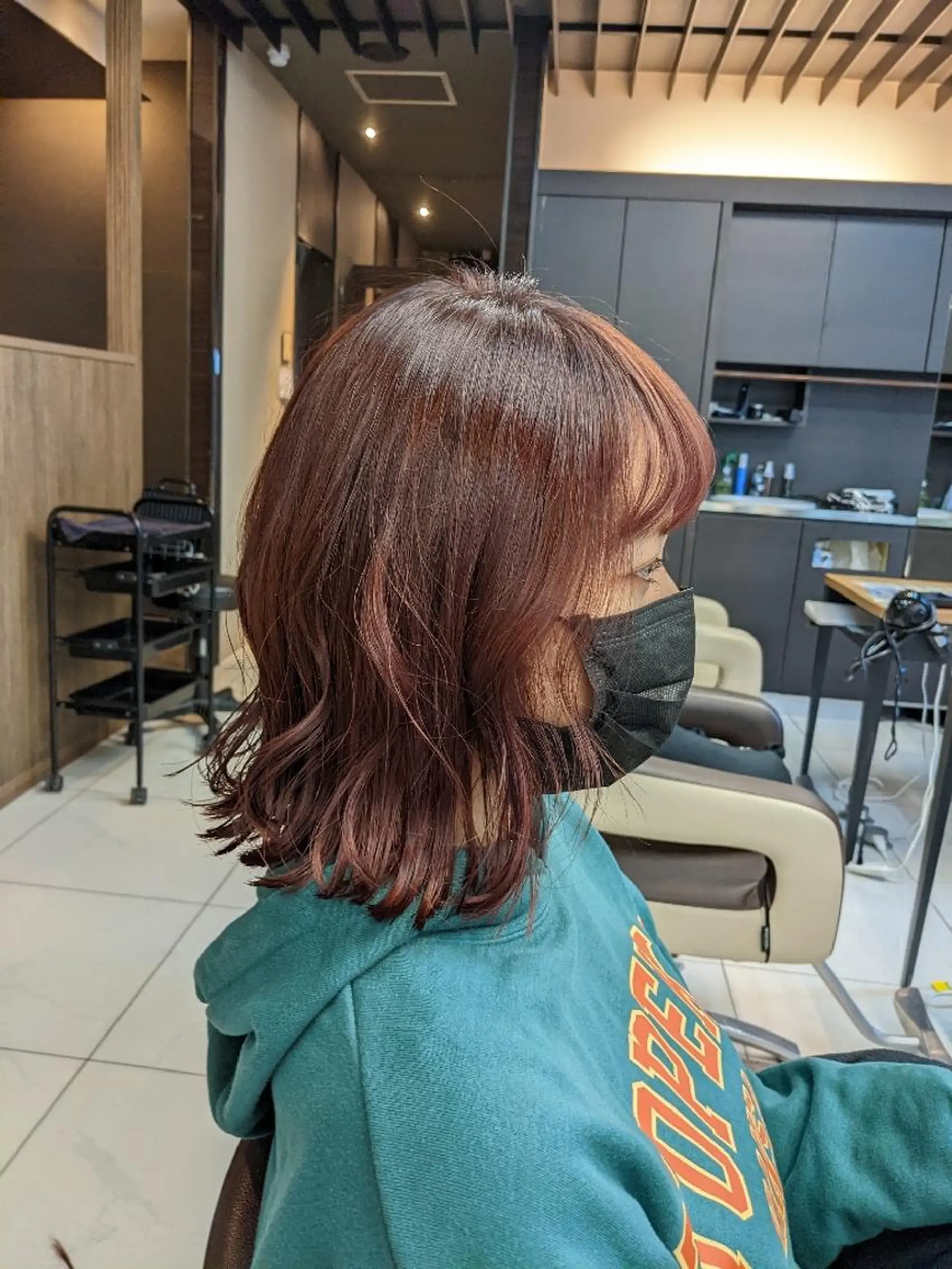 ミディアム カット ヘアカラー トリートメント 小嶺 麗華のヘアスタイル