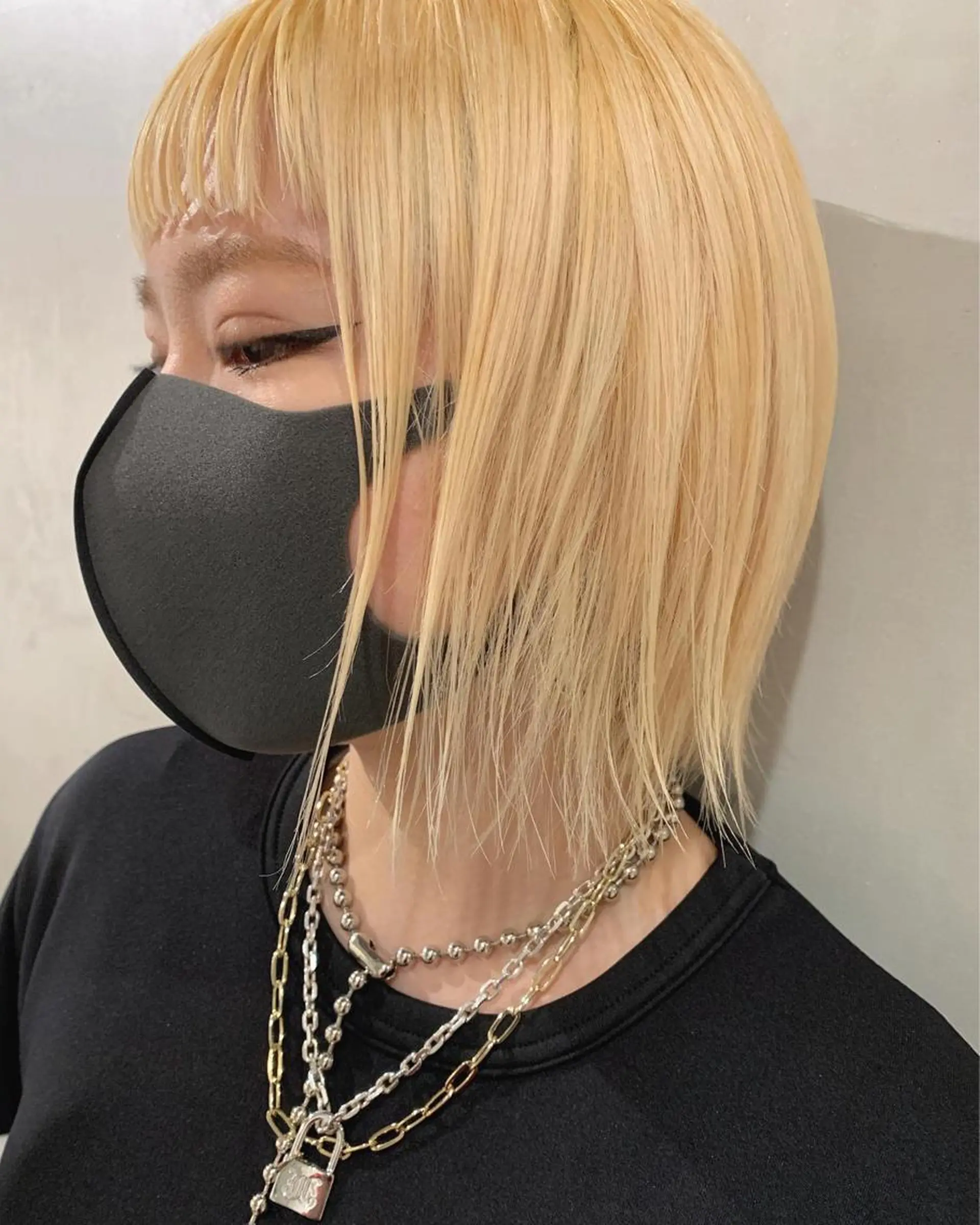 ショート カラー ブリーチ 抜きっぱなしブロンド ヘアカラー トリートメント 優作 〜圧倒的信頼〜のヘアスタイル