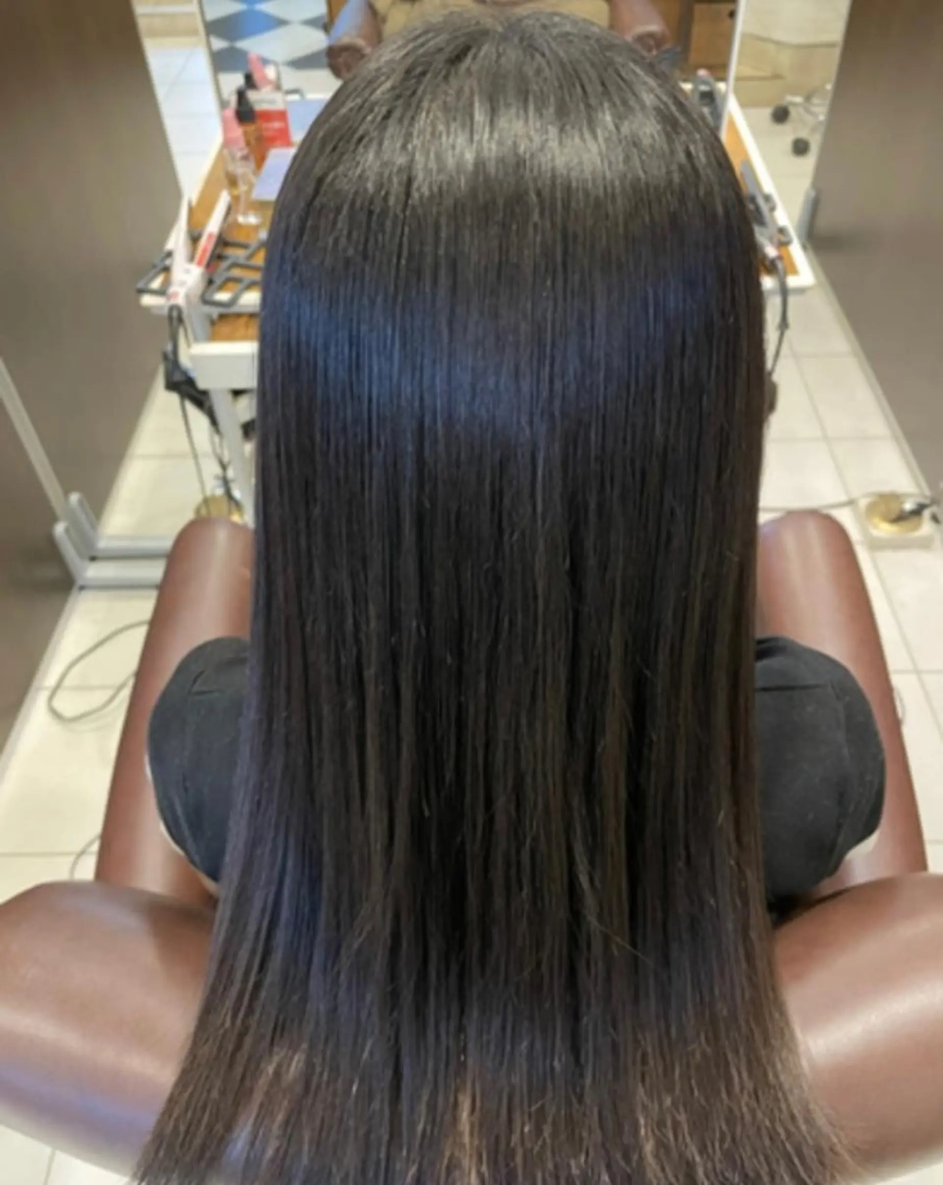 セミロング カット 縮毛矯正 ルーヴルトータルビューティーサロン生駒所属・橋本 友稀のヘアスタイル